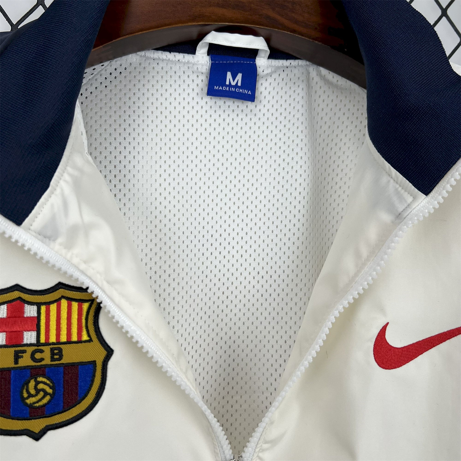 AlphaJersey-Retro Barcelona 1994-95 Player Windbreaker - White