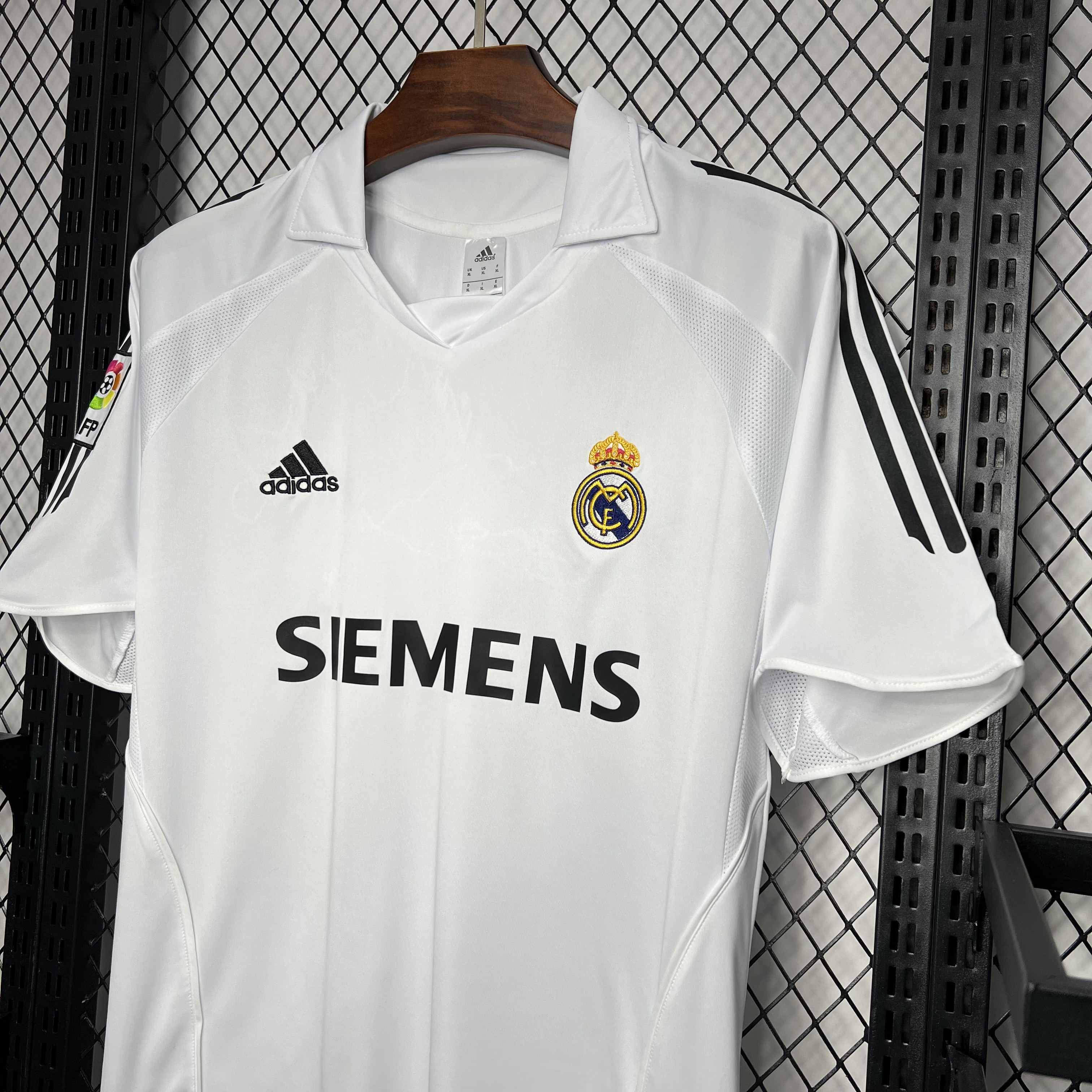 AlphaJersey-Retro Real Madrid 05-06 Home Stadium Jersey