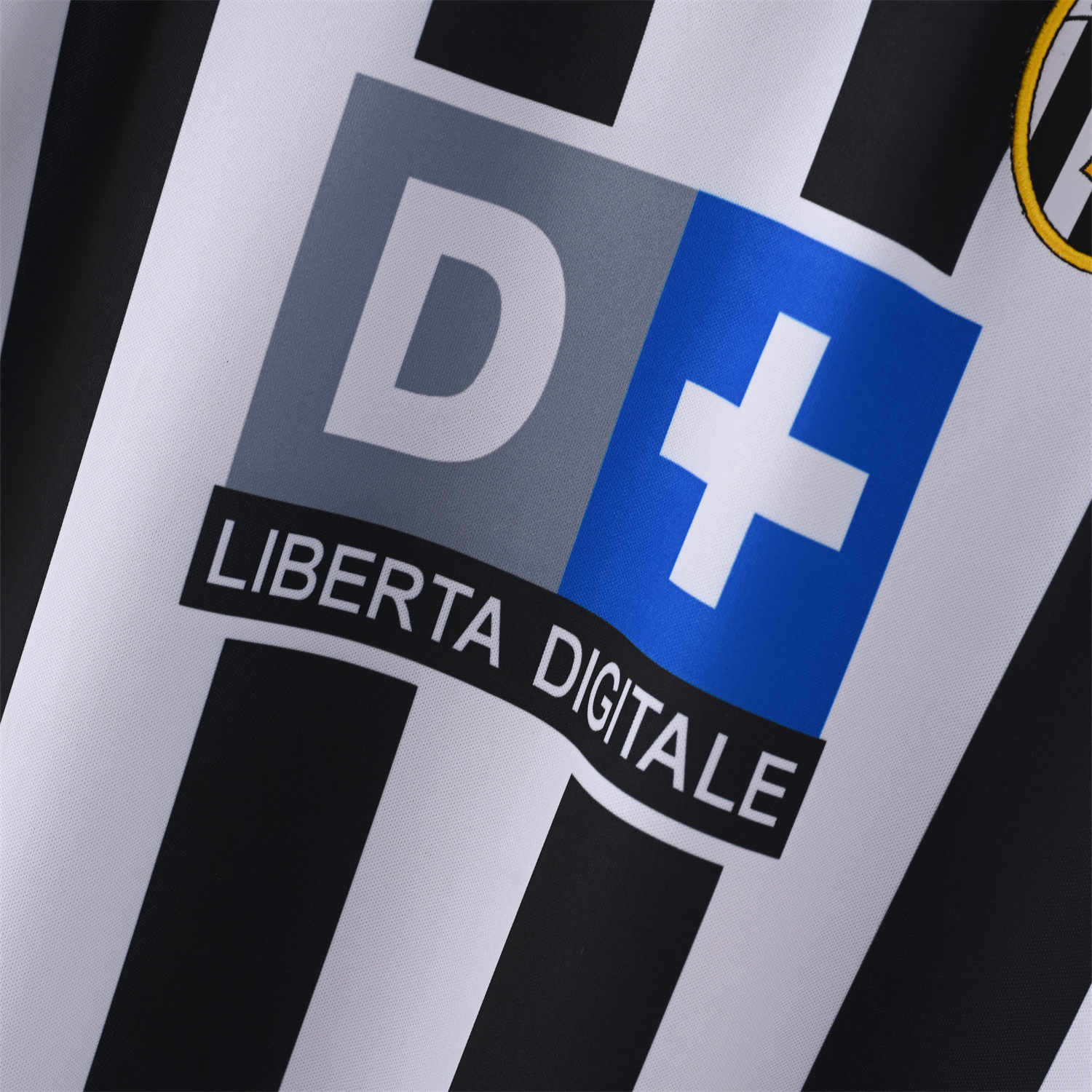 AlphaJersey-Retro Juventus 1999-00 Home Jersey