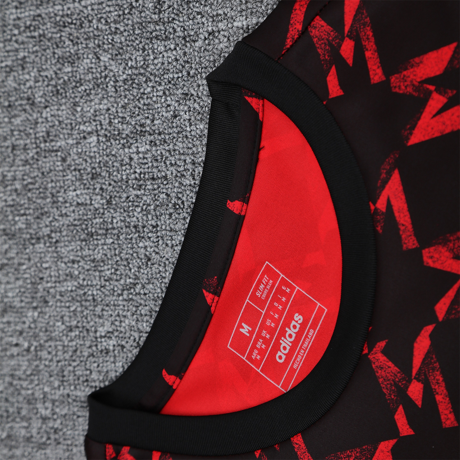 AlphaJersey-Manchester United 25-26 Pre-Match Short-Sleeve Training Set - Red Top & Black Shorts