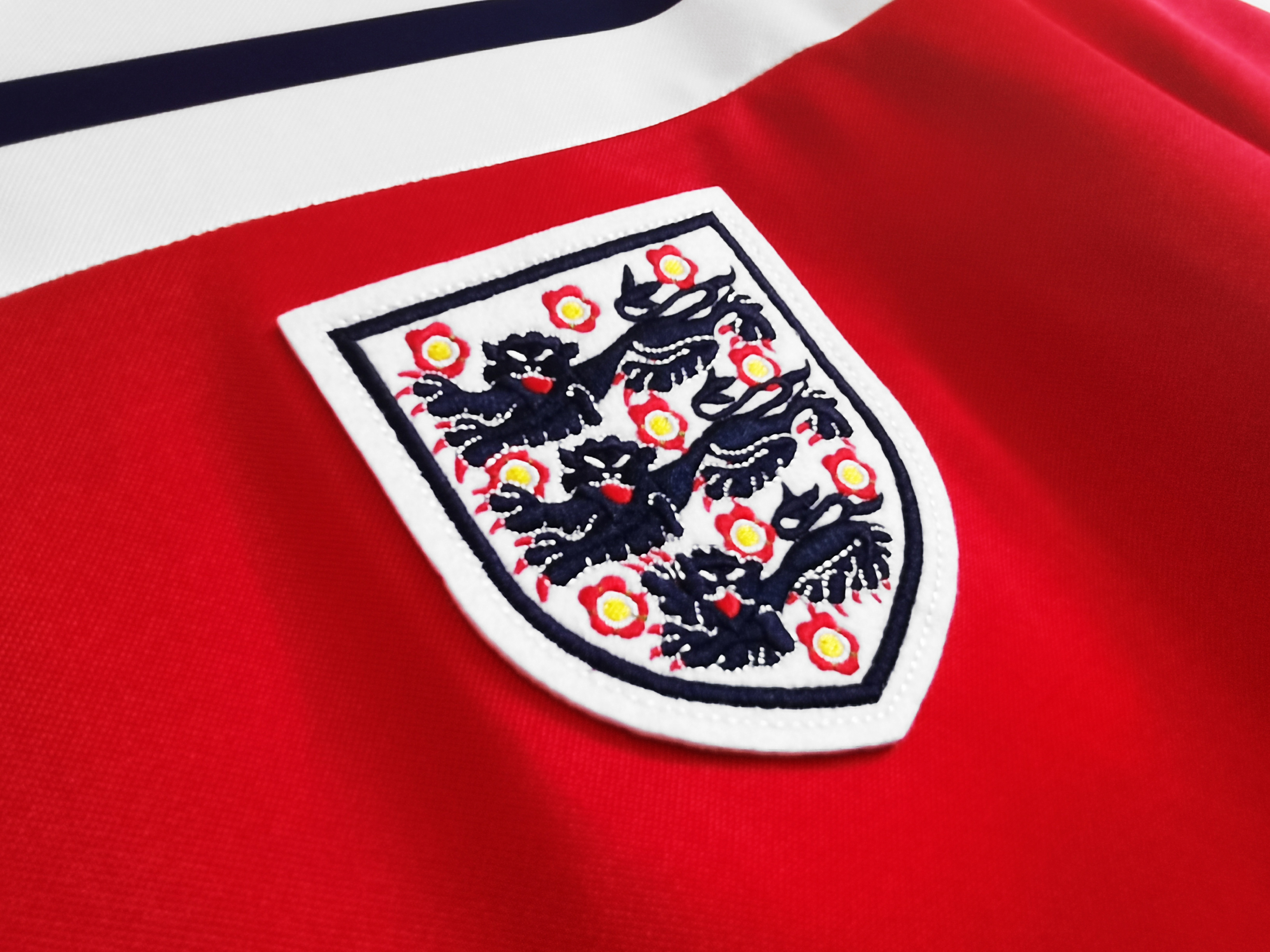 AlphaJersey-Retro England 1982 Away Stadium Jersey