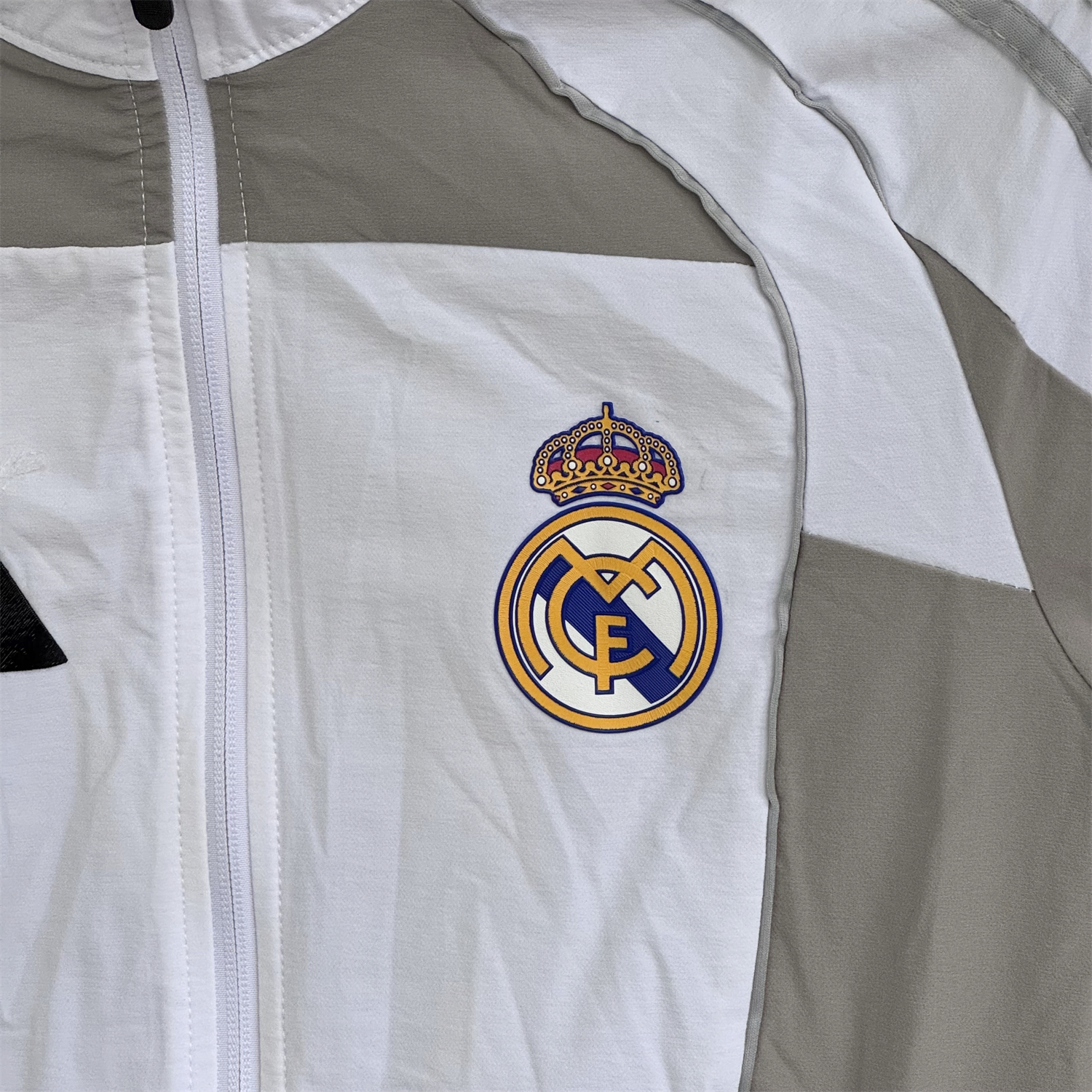 AlphaJersey-Real Madrid 25-26 Windbreaker Training Set - White With Grey Top and Grey Pants