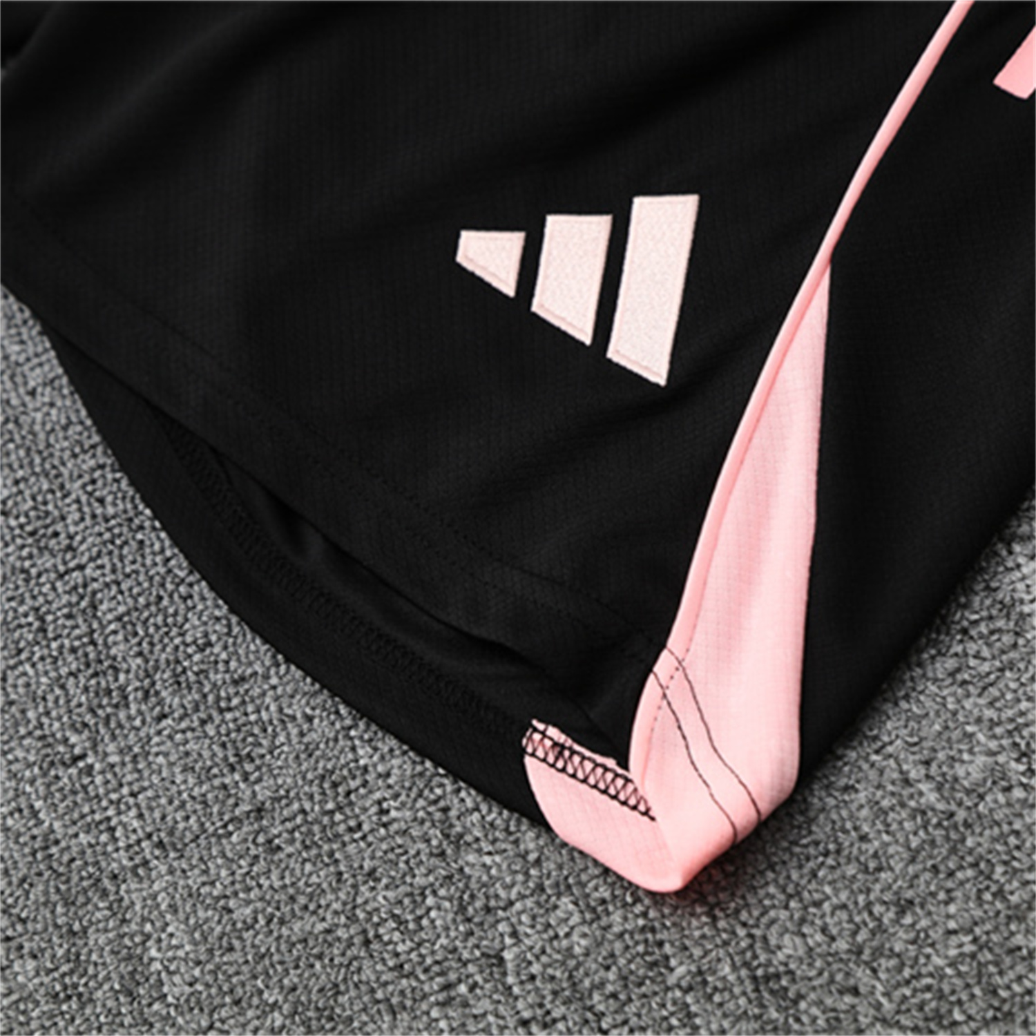 AlphaJersey-Real Madrid 25-26 Short-Sleeve Training Set - Pink Black Top & Black Shorts