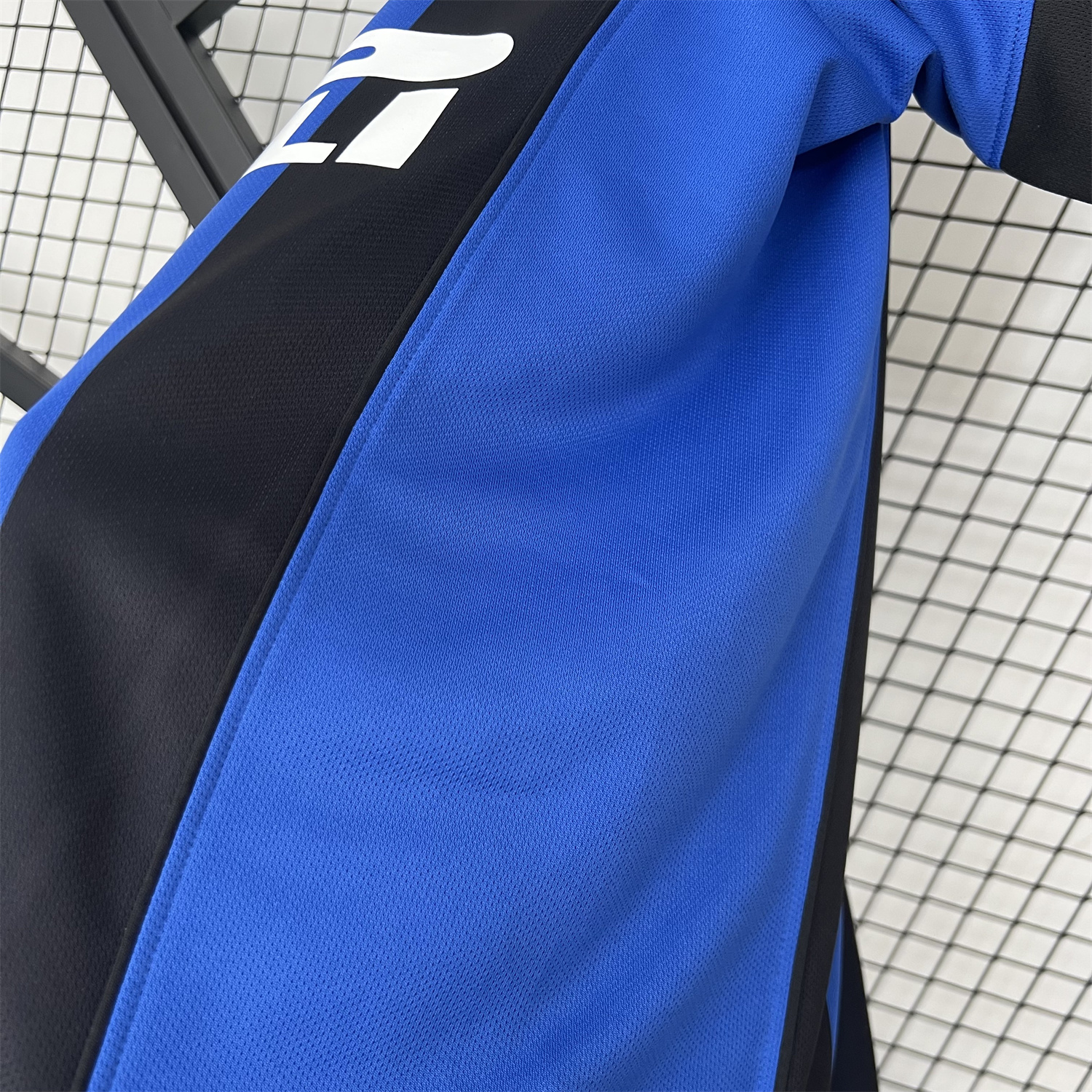 AlphaJersey-Retro Inter Milan 2004-05 Home Jersey