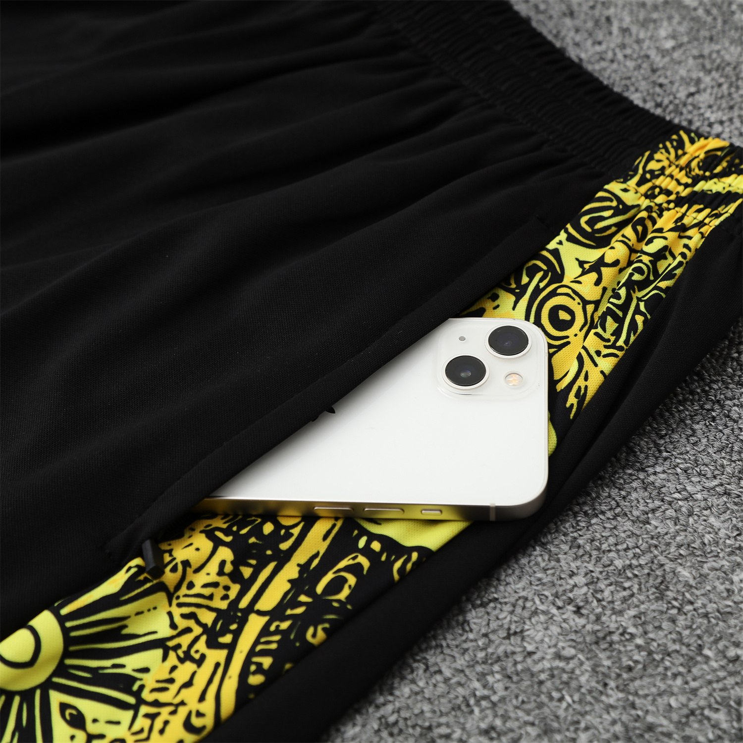 AlphaJersey-Brazil 25-26 Yellow Jesus Statue Short-Sleeve Training Set - Yellow Top & Black Shorts