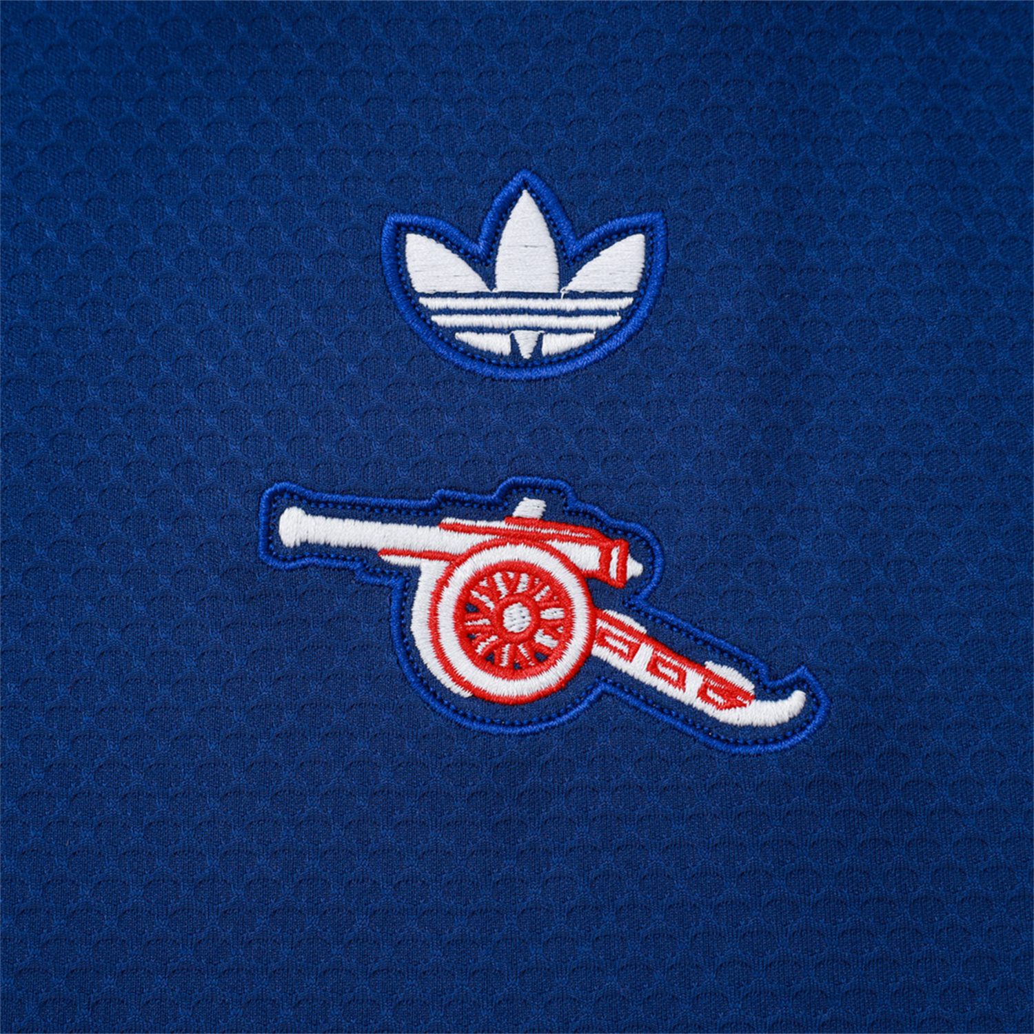 AlphaJersey-Arsenal 25-26 Throwback Trefoil Short-Sleeve Training Set - Royal Blue Top and Shorts