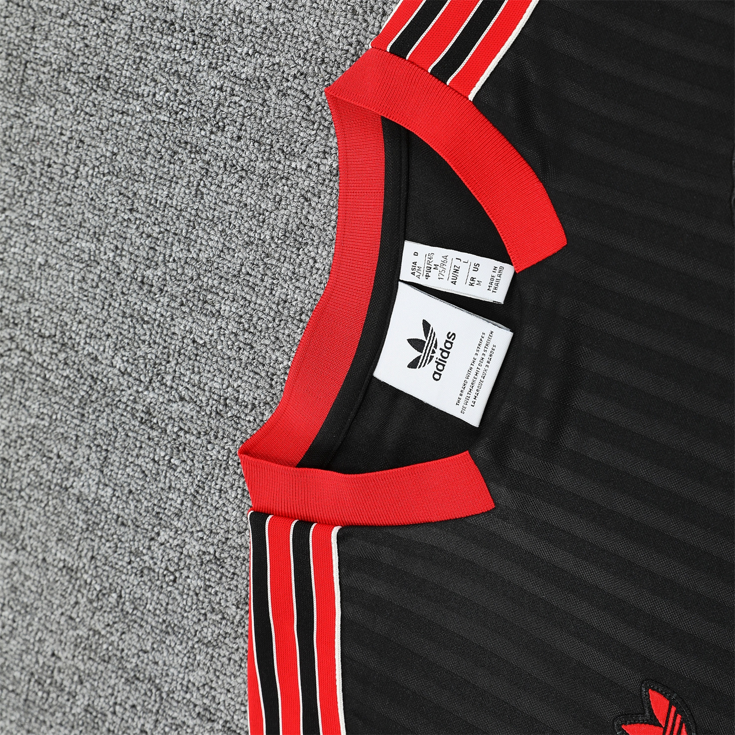 AlphaJersey-Manchester United 25-26 Short-Sleeve Training Set - Red Lines Black Top & Black Shorts