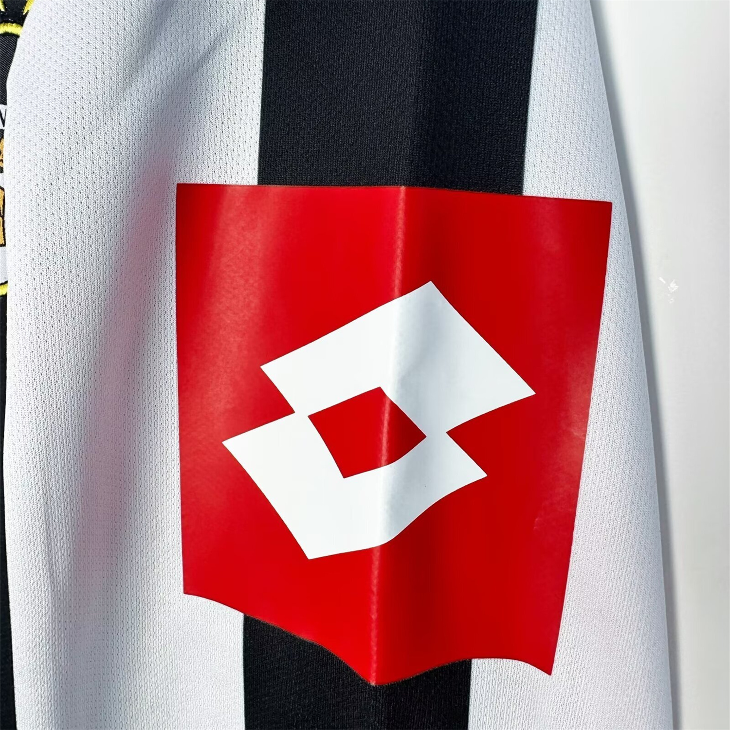 AlphaJersey-Retro Juventus 2002-03 European Home Long Sleeves Jersey