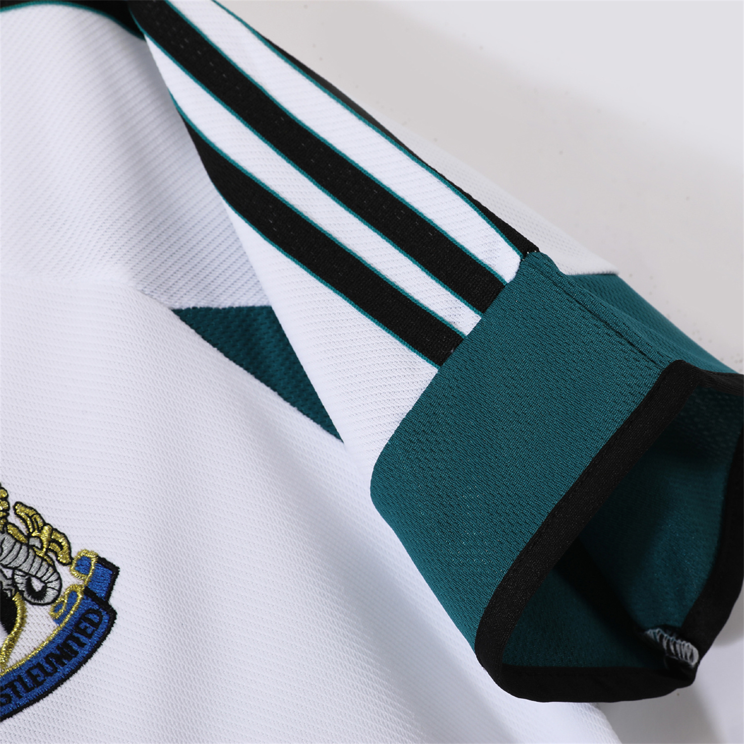 AlphaJersey-Retro Newcastle United 1999-00 Away Jersey