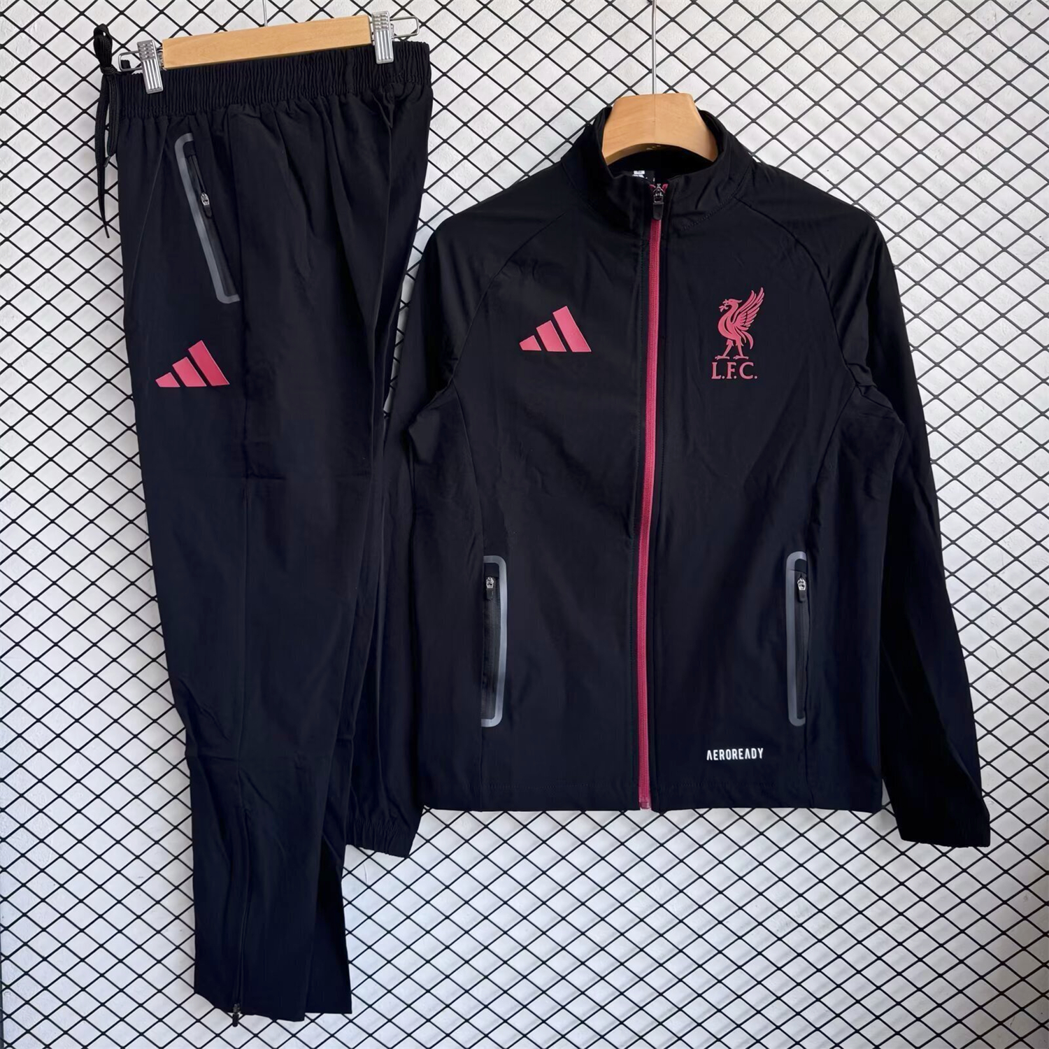 AlphaJersey-Liver.pool 25-26 Red Logo Windbreaker Training Set - Black Top and Pants