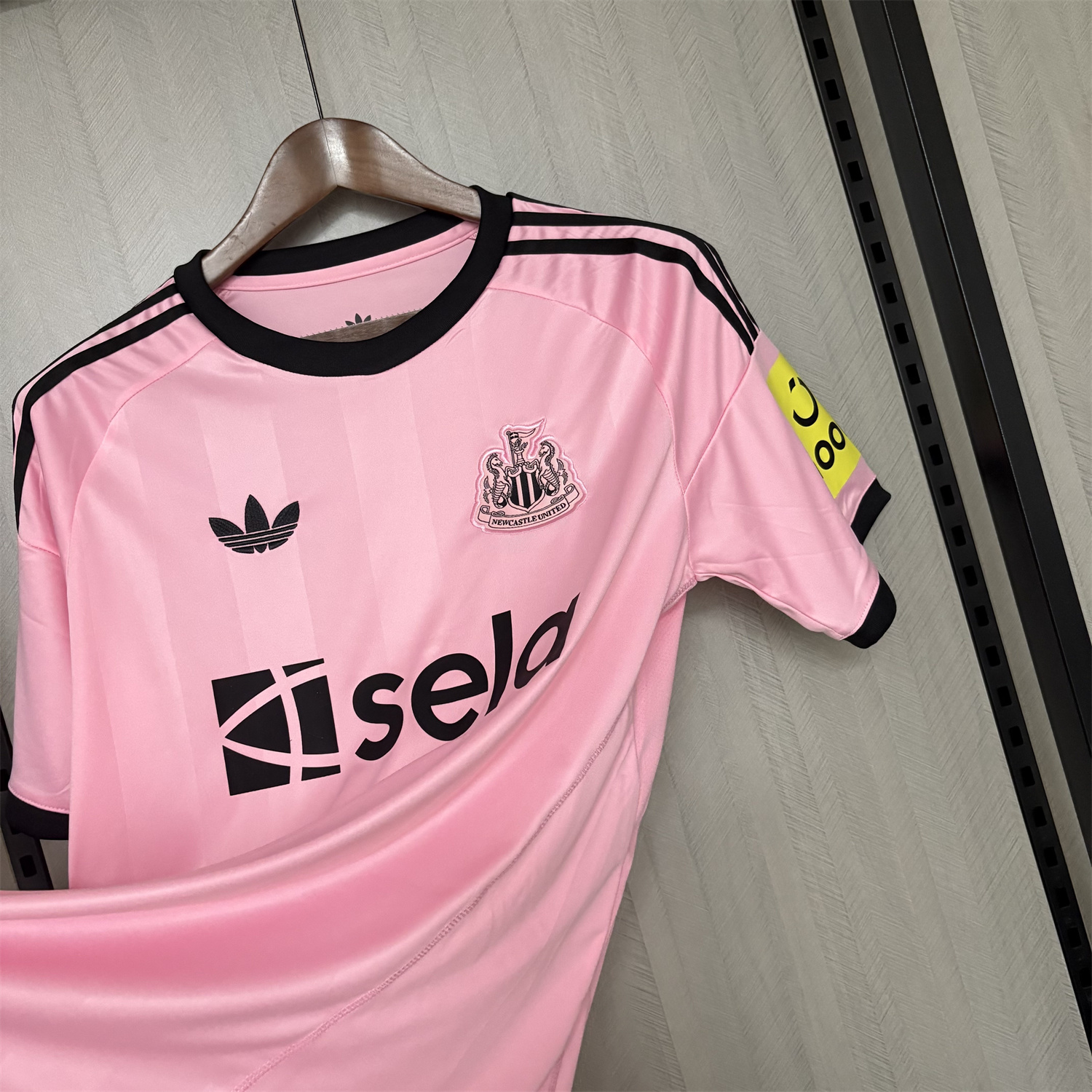 AlphaJersey-Newcastle United 25-26 Pink Special Jersey - Fans Version