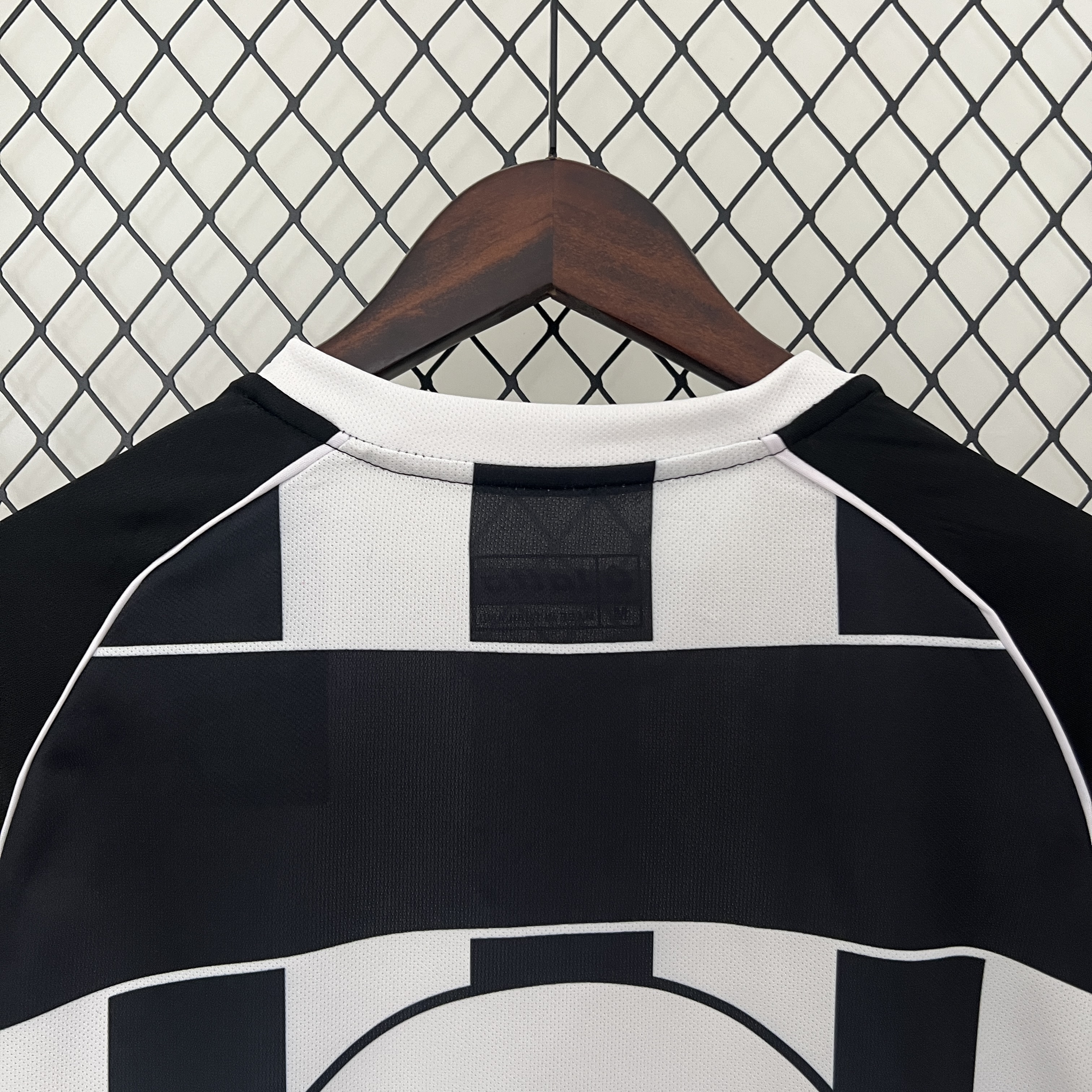 AlphaJersey-Retro Juventus 2002-03 European Home Jersey