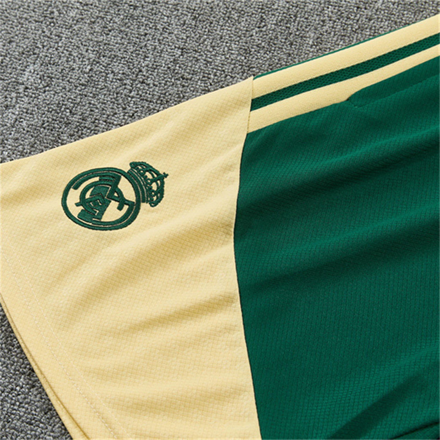 AlphaJersey-Real Madrid 26-27 Short-Sleeve Training Set - Green Top & Green Shorts
