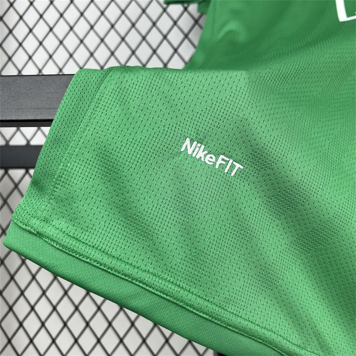 AlphaJersey-Retro Manchester United 2007-08 Green Goalkeeper Jersey