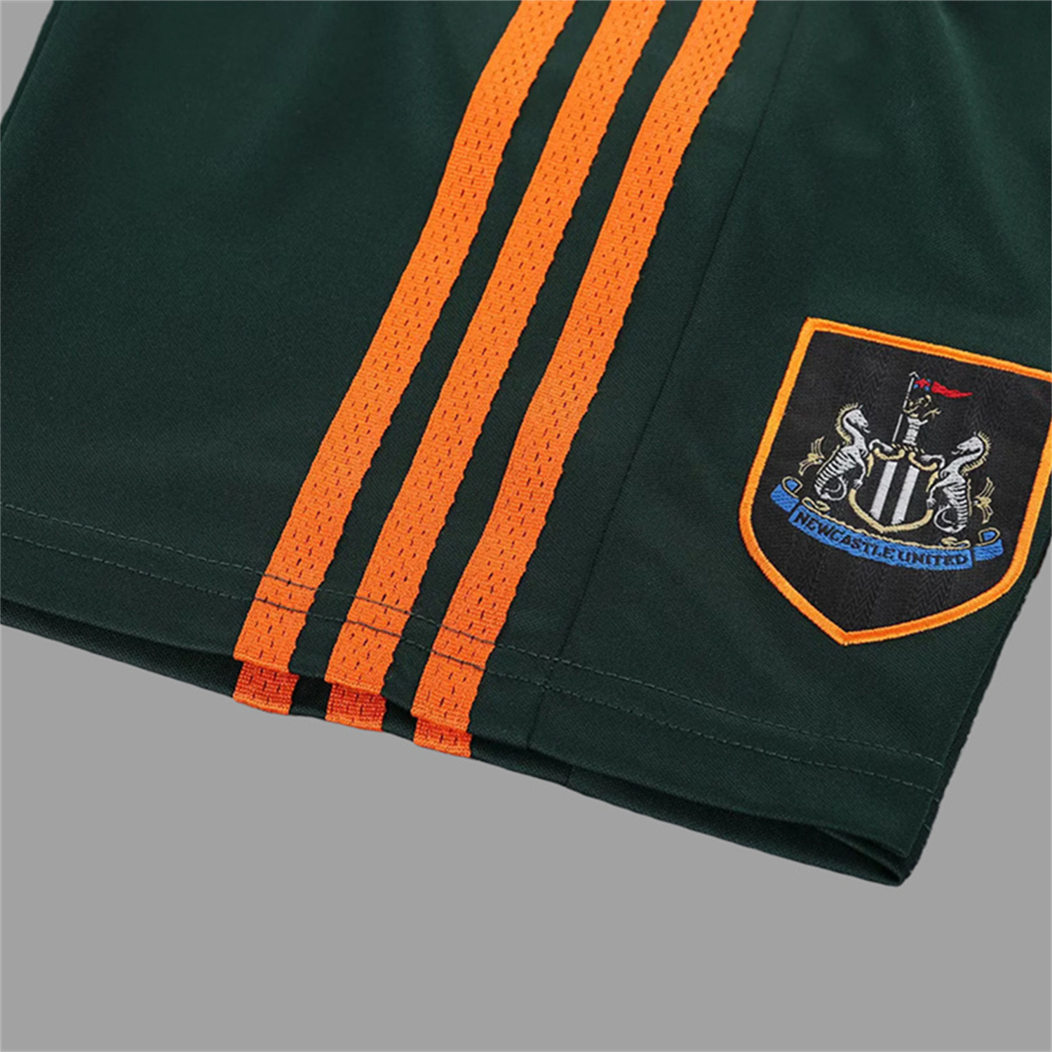 AlphaJersey-Retro Newcastle United 1997-98 Away Kids Kit