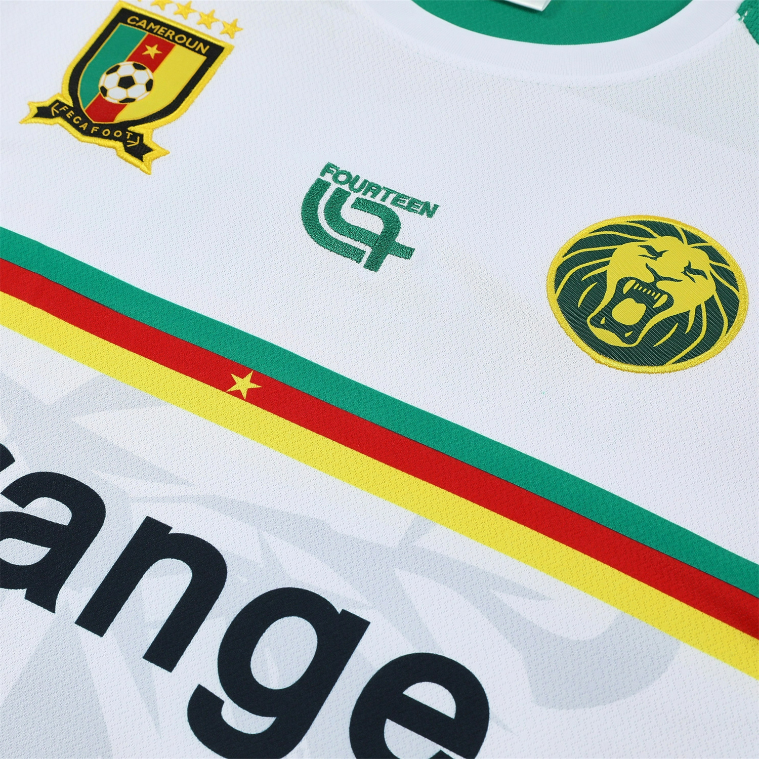 AlphaJersey-Cameroon 25-26 Short-Sleeve Training Set - White Top and Green Shorts