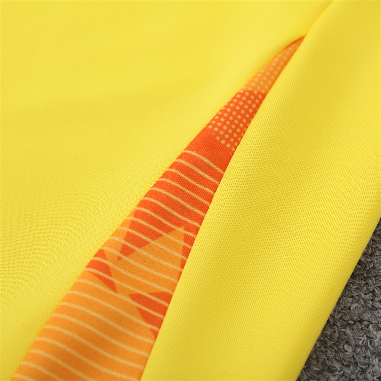 AlphaJersey-Atletico Mineiro 25-26 Long Sleeve Training Set - Yellow Top & Black Pants