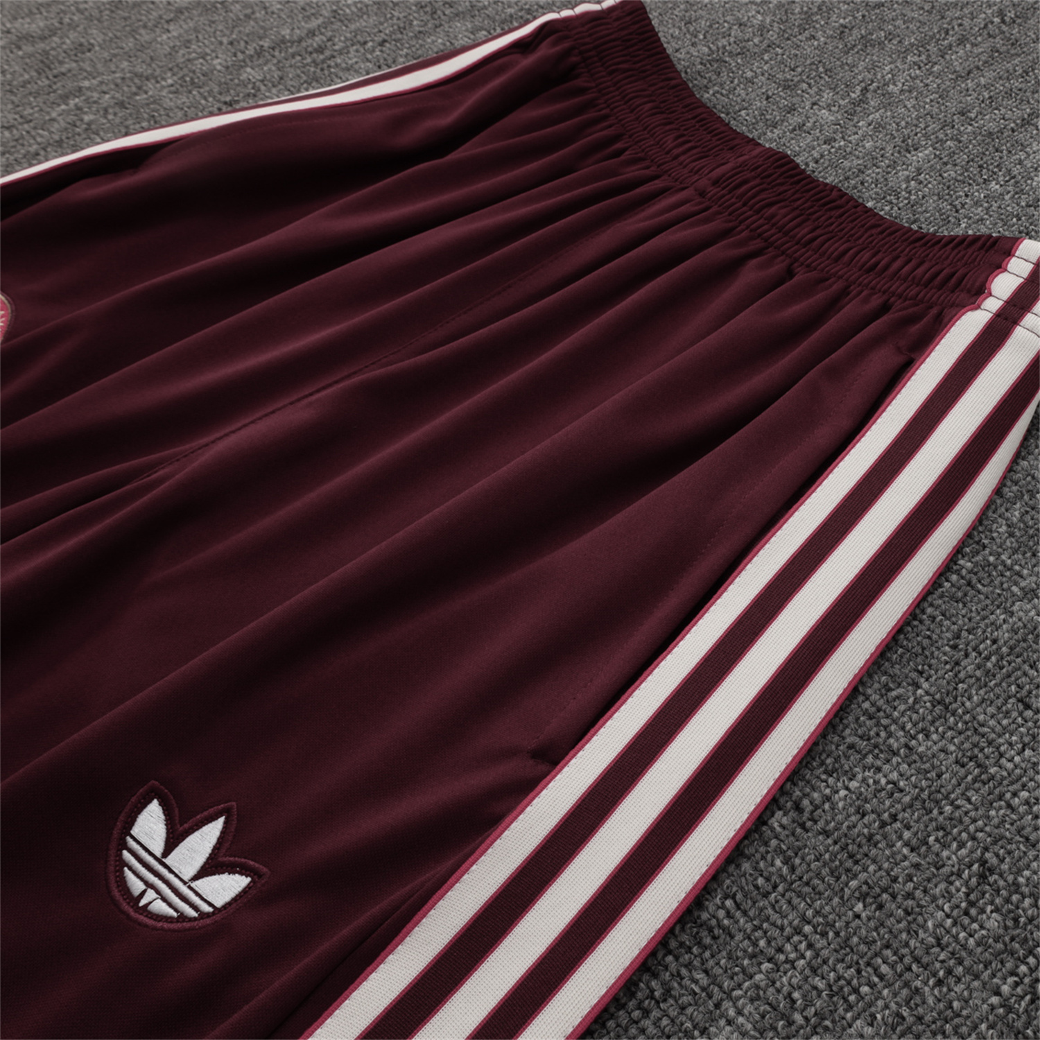 AlphaJersey-Bayern Munich 25-26 Throwback Trefoil Long Sleeves Training Set - Deep Red
