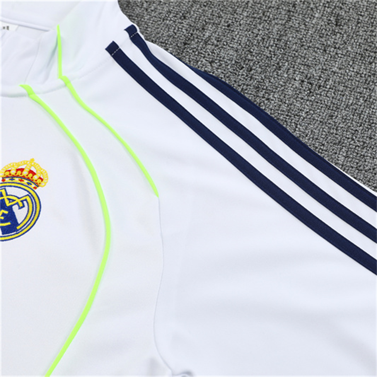 AlphaJersey-Real Madrid 25-26 Kids Long Sleeves Training Set - Green Line White Top and Blue Pants