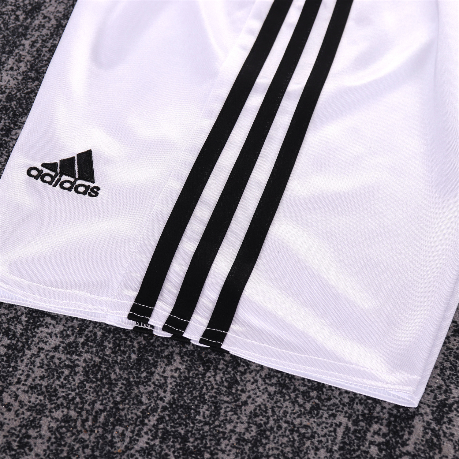 AlphaJersey-Retro Real Madrid 04-05 Home Kids Kit