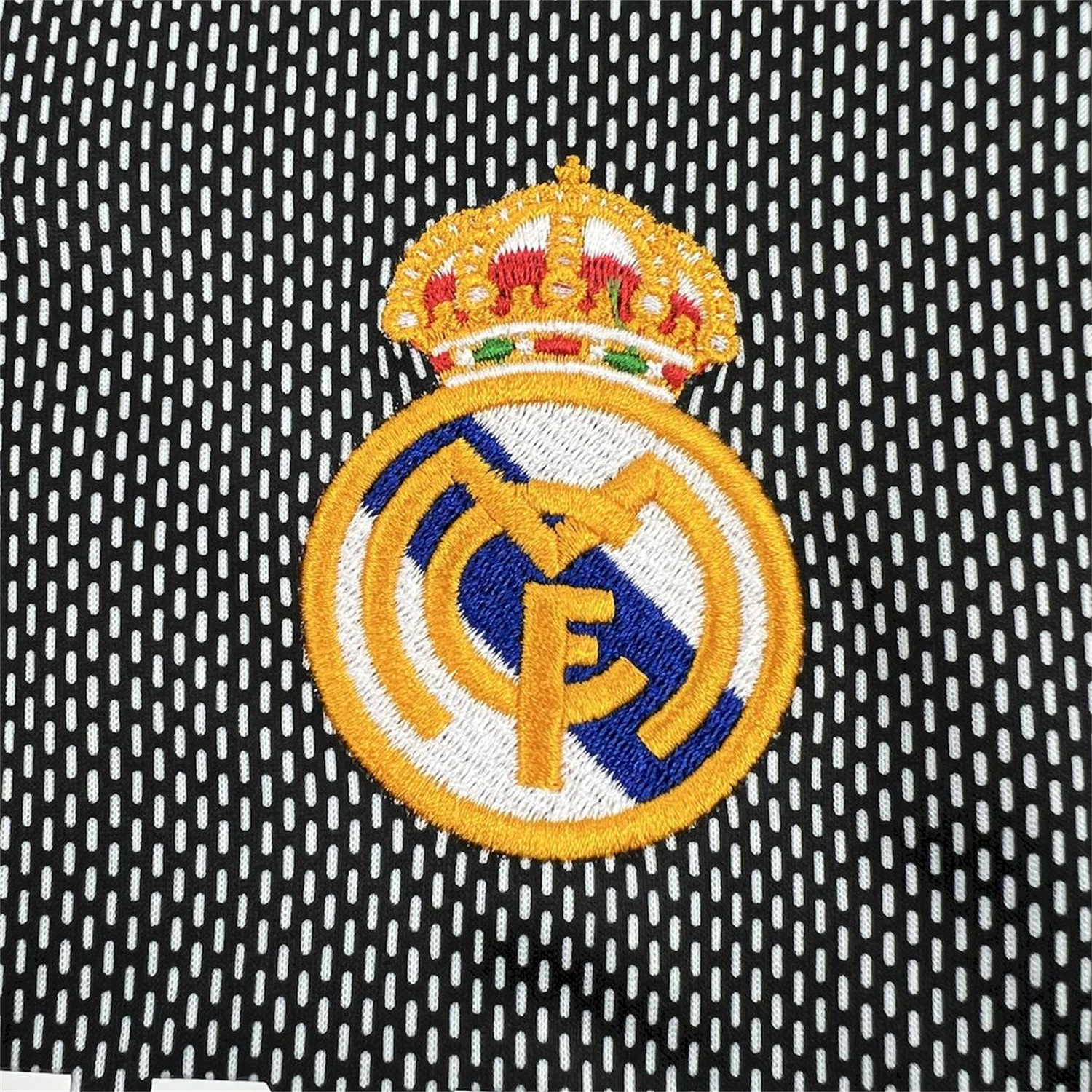 AlphaJersey-Retro Real Madrid 2002-03 Grey Goalkeeper Jersey