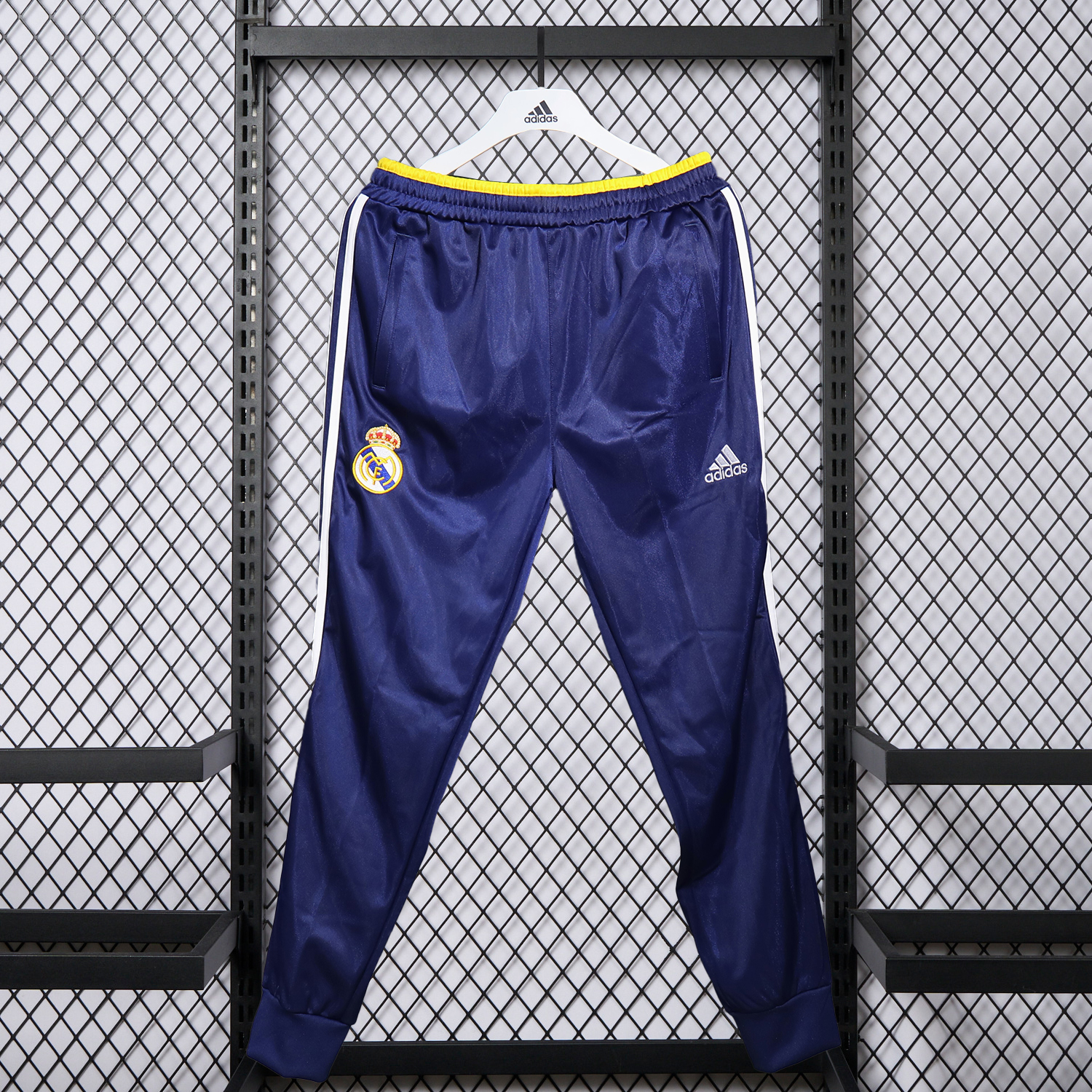 AlphaJersey-Real Madrid 25-26 Pure Color Yellow Lines Training Set - Dark Blue Top and Dark Blue Pants