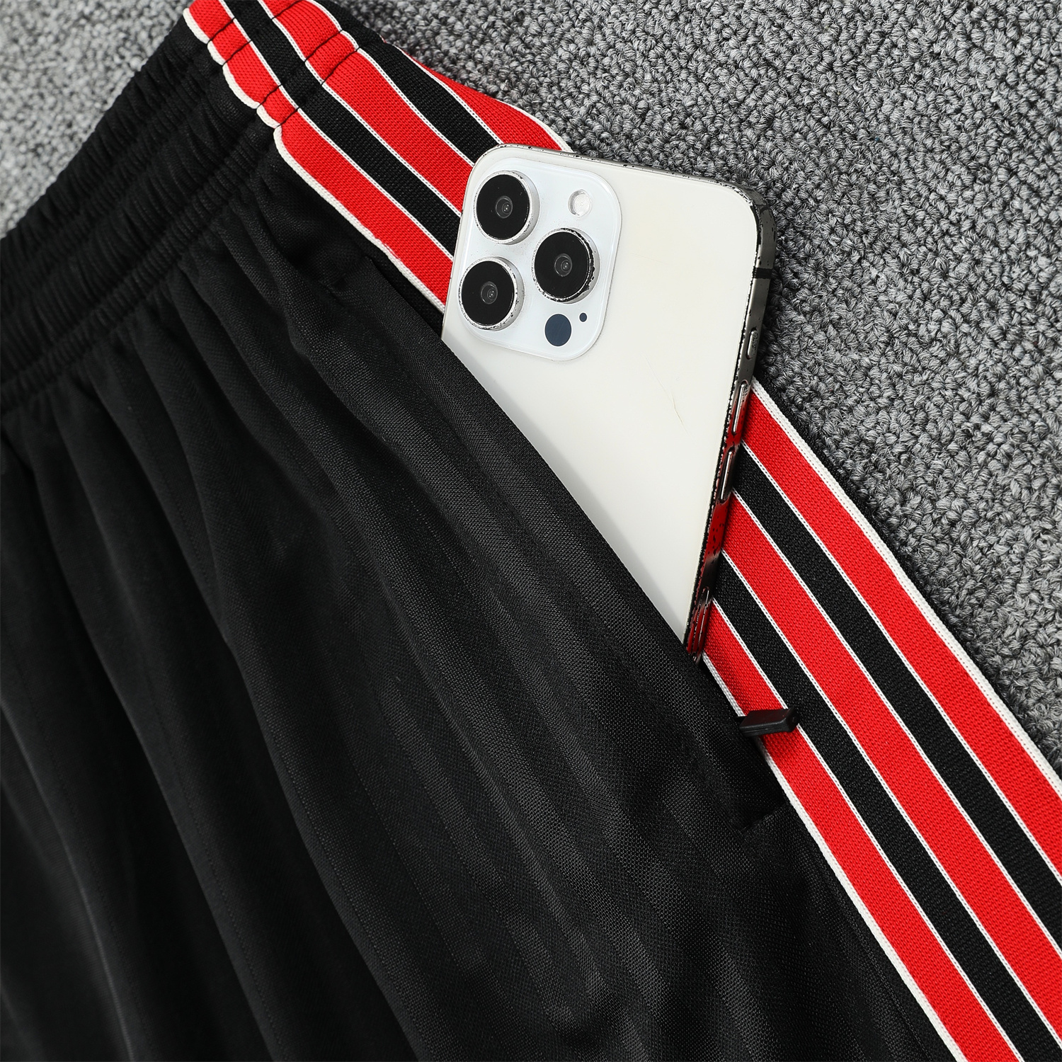 AlphaJersey-Manchester United 25-26 Short-Sleeve Training Set - Red Lines Black Top & Black Shorts