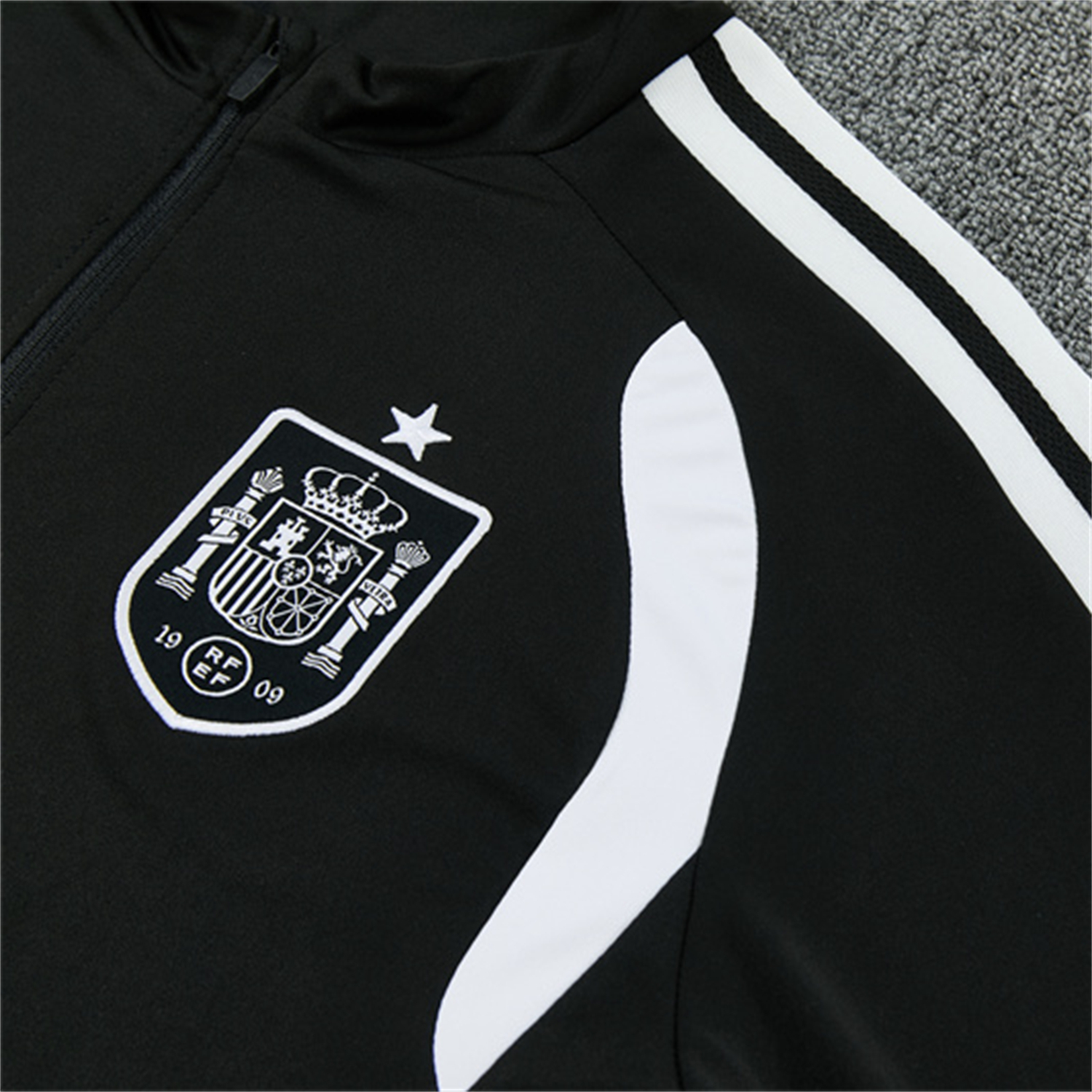 AlphaJersey-Spain 2026 Long Sleeve Training Set - Black Top & Black Pants