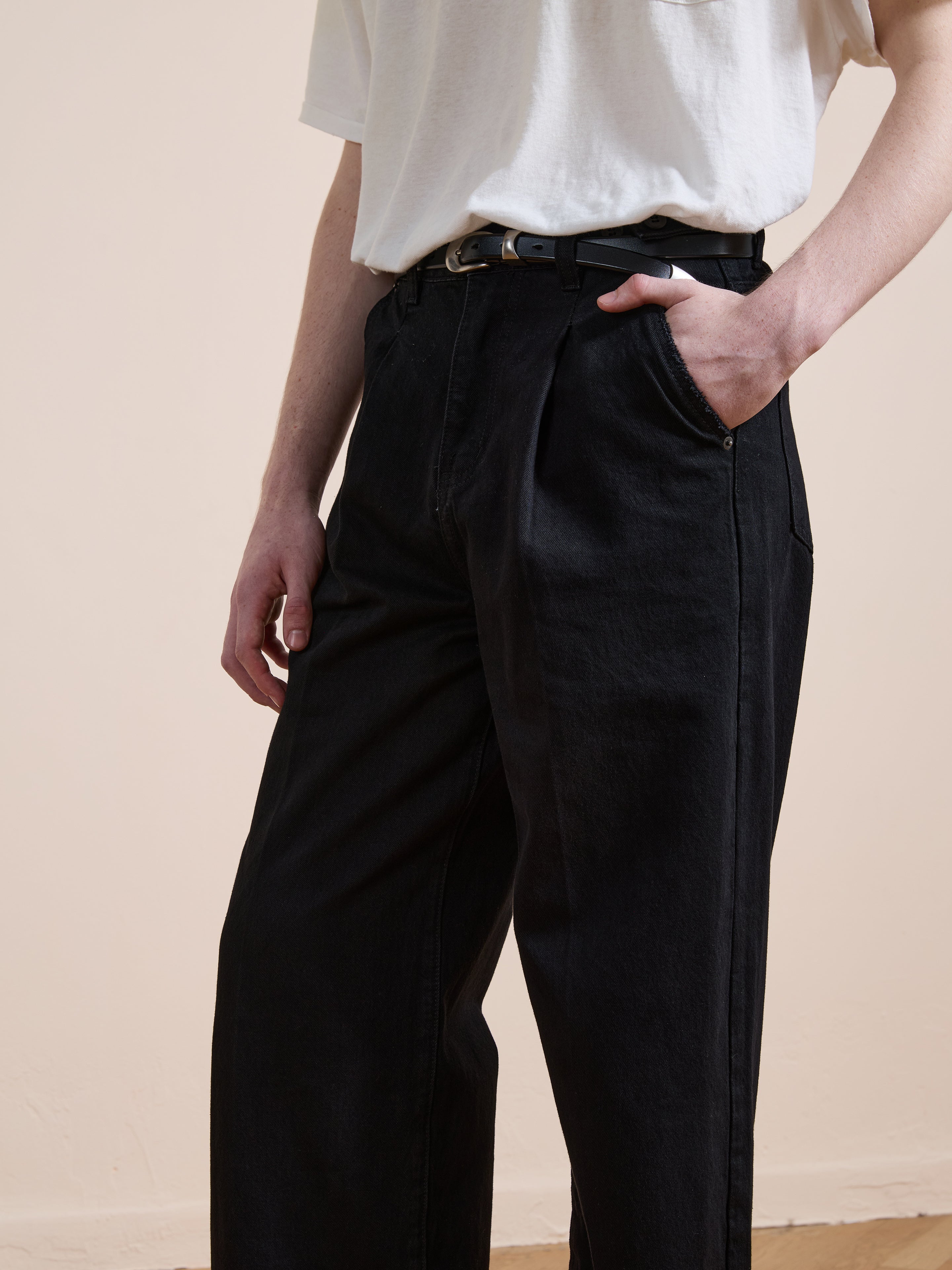 Pleated Relaxed Fit Jeans | Modern Menswear by yycbvcnbmmnbm