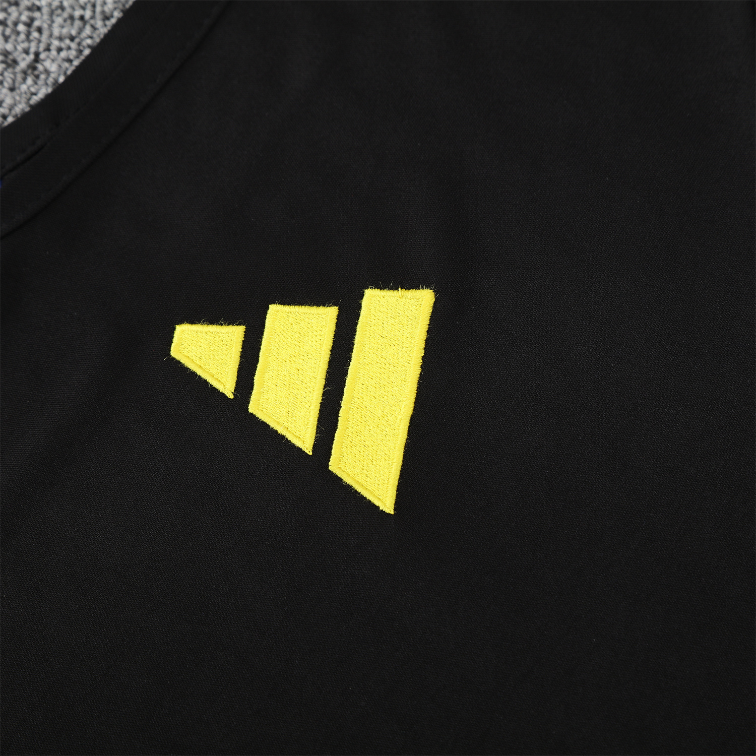 AlphaJersey-Manchester United 25-26 Vest Training Set - Black And Light Grey Vest & Black Shorts
