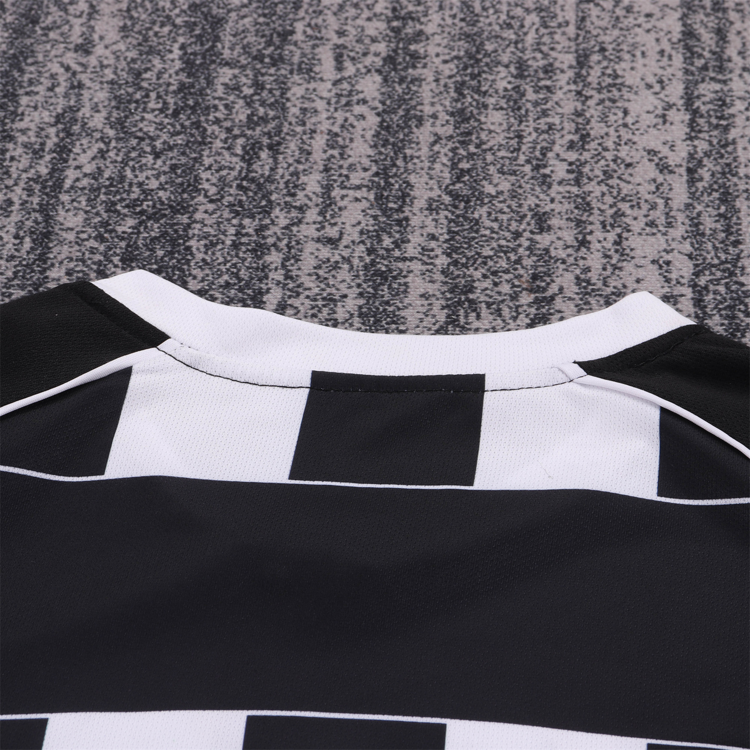 AlphaJersey-Retro Juventus 2002-03 Home Kids Kit