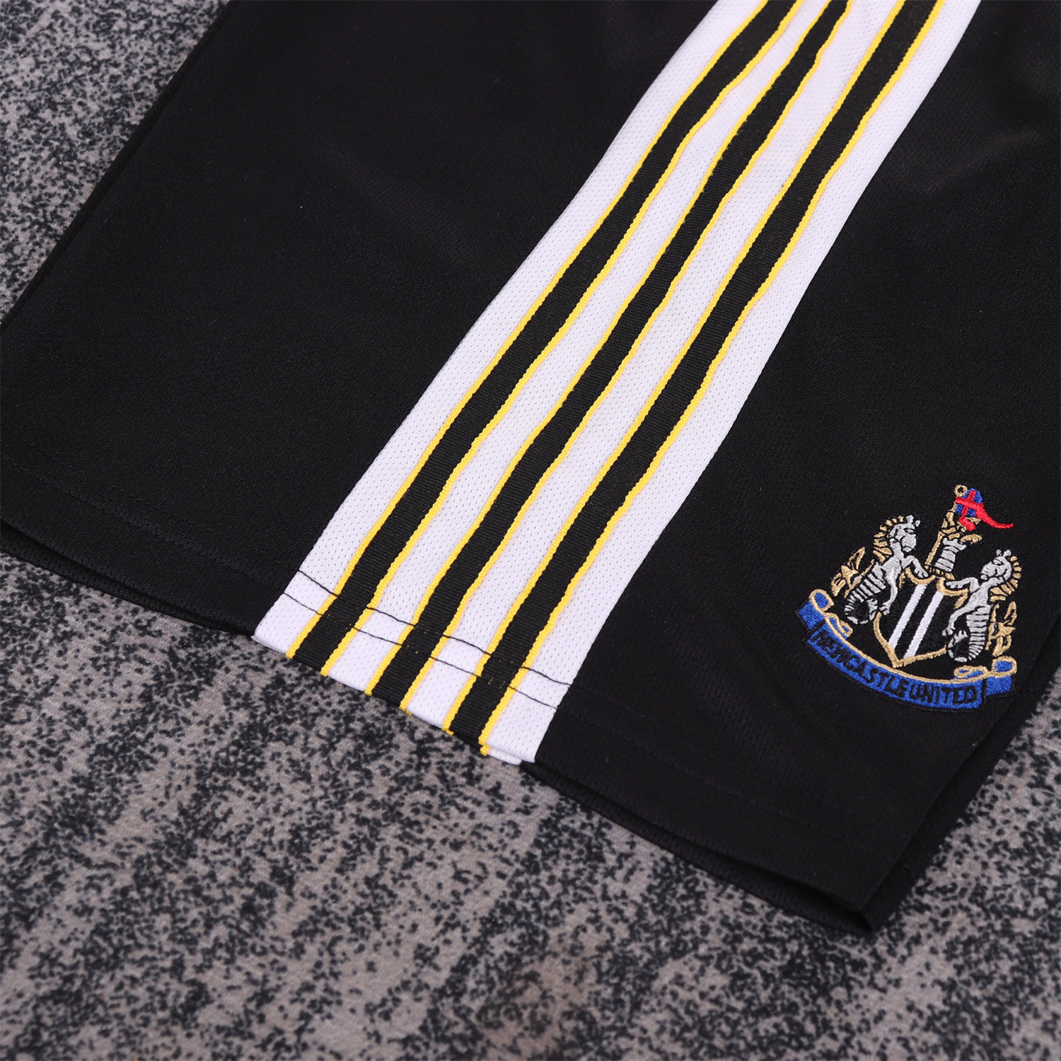 AlphaJersey-Retro Newcastle United 1997-99 Home Kids Kit