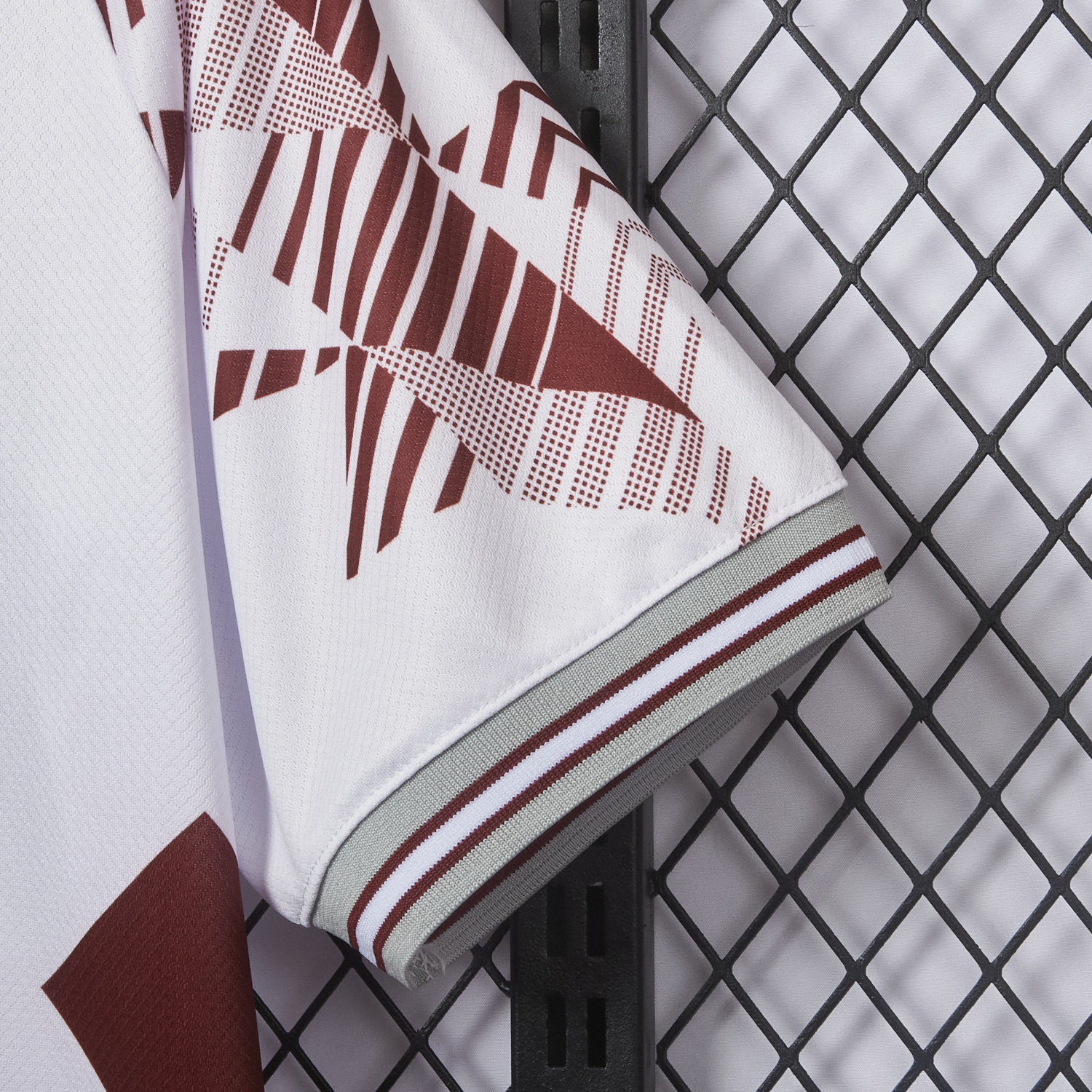 AlphaJersey-Bayern Munich 25-26 Throwback Trefoil Red Stripe White Special Jersey - Fans Version