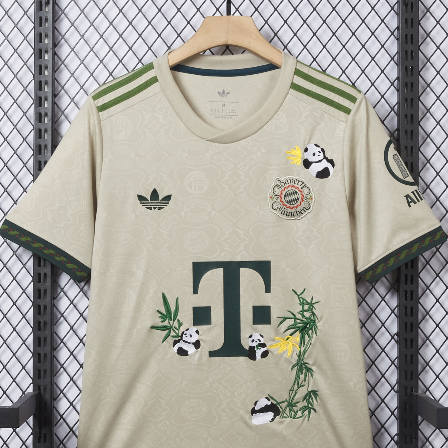 AlphaJersey-【Panda Bamboo Embroidered Version】Bayern Munich 25-26 Oktoberfest Jersey - Fans Version