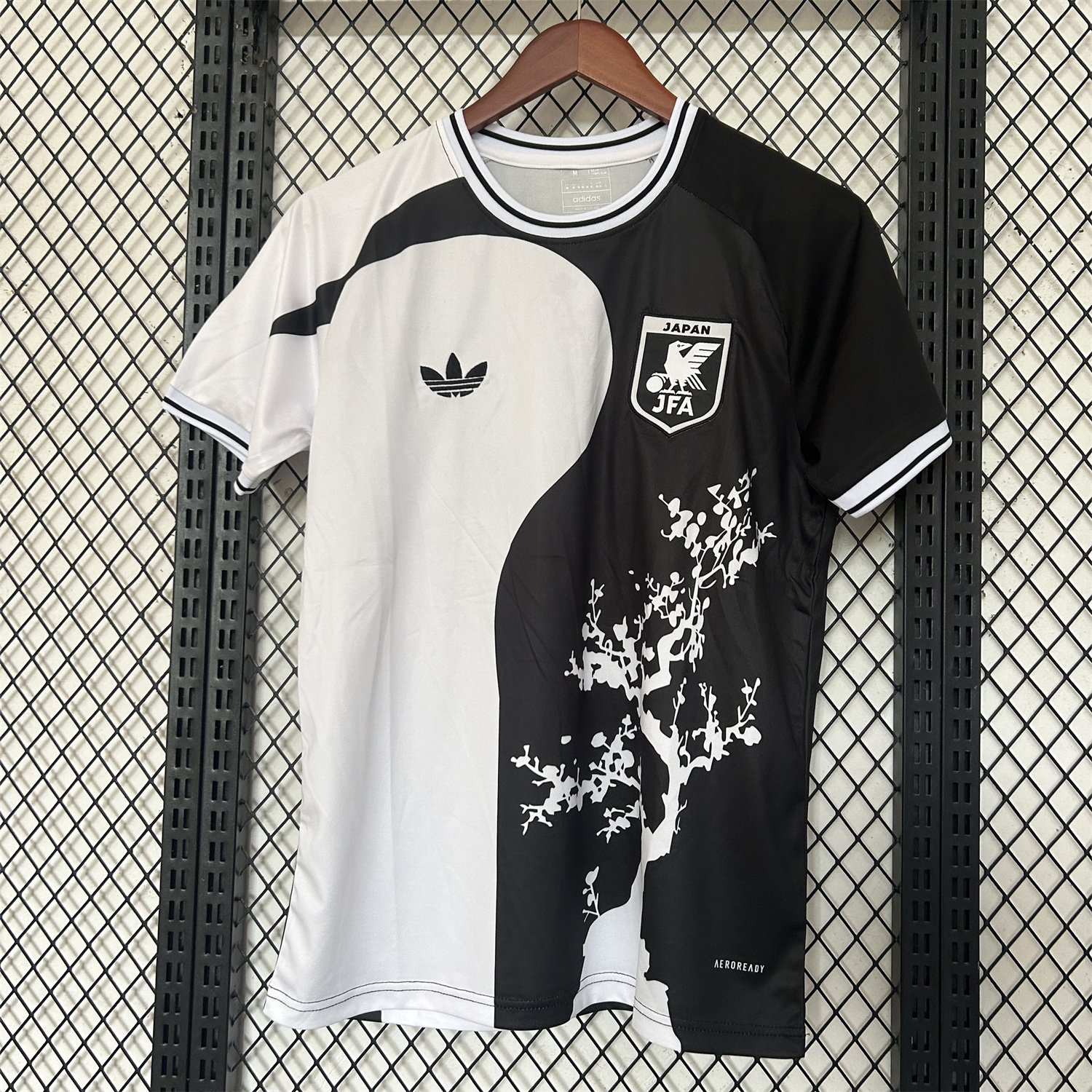 AlphaJersey-Japan 25-26 Tree Half Black And Half White Special Jersey - Fans Version