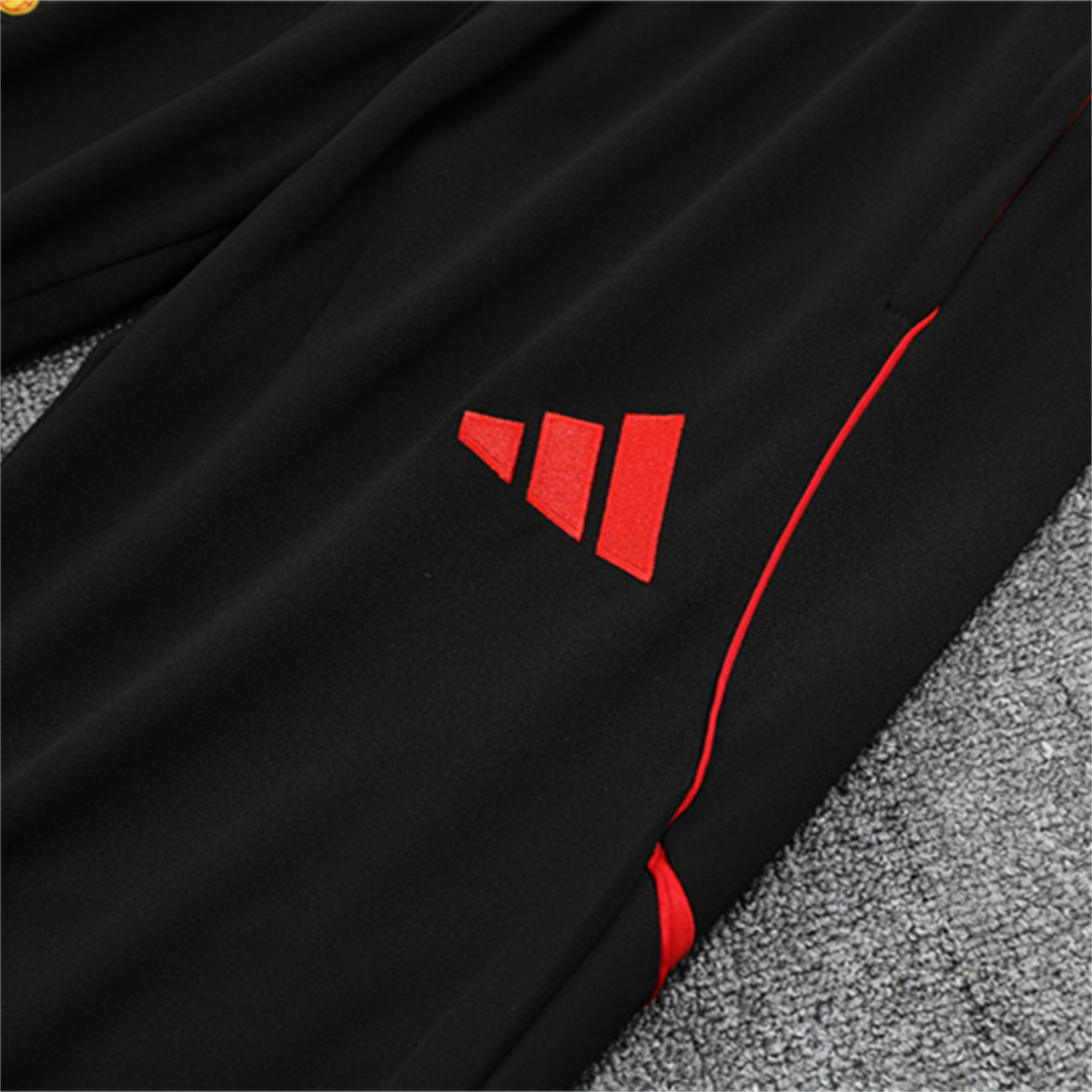 AlphaJersey-Manchester United 25-26 Kid Long Sleeves Training Set - Red-Black Top & Black Pants