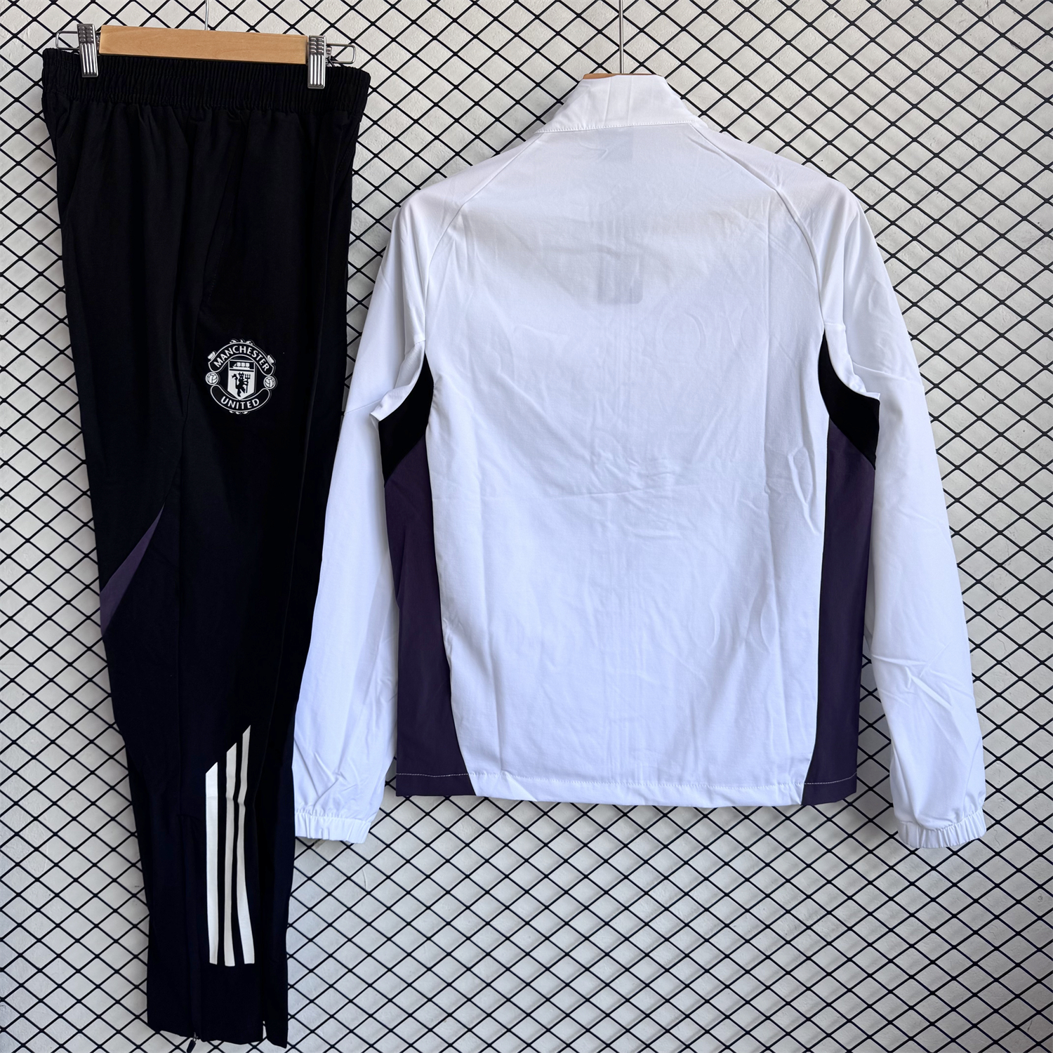 AlphaJersey-Manchester United 25-26 Windbreaker Training Set - White Top and Black Pants