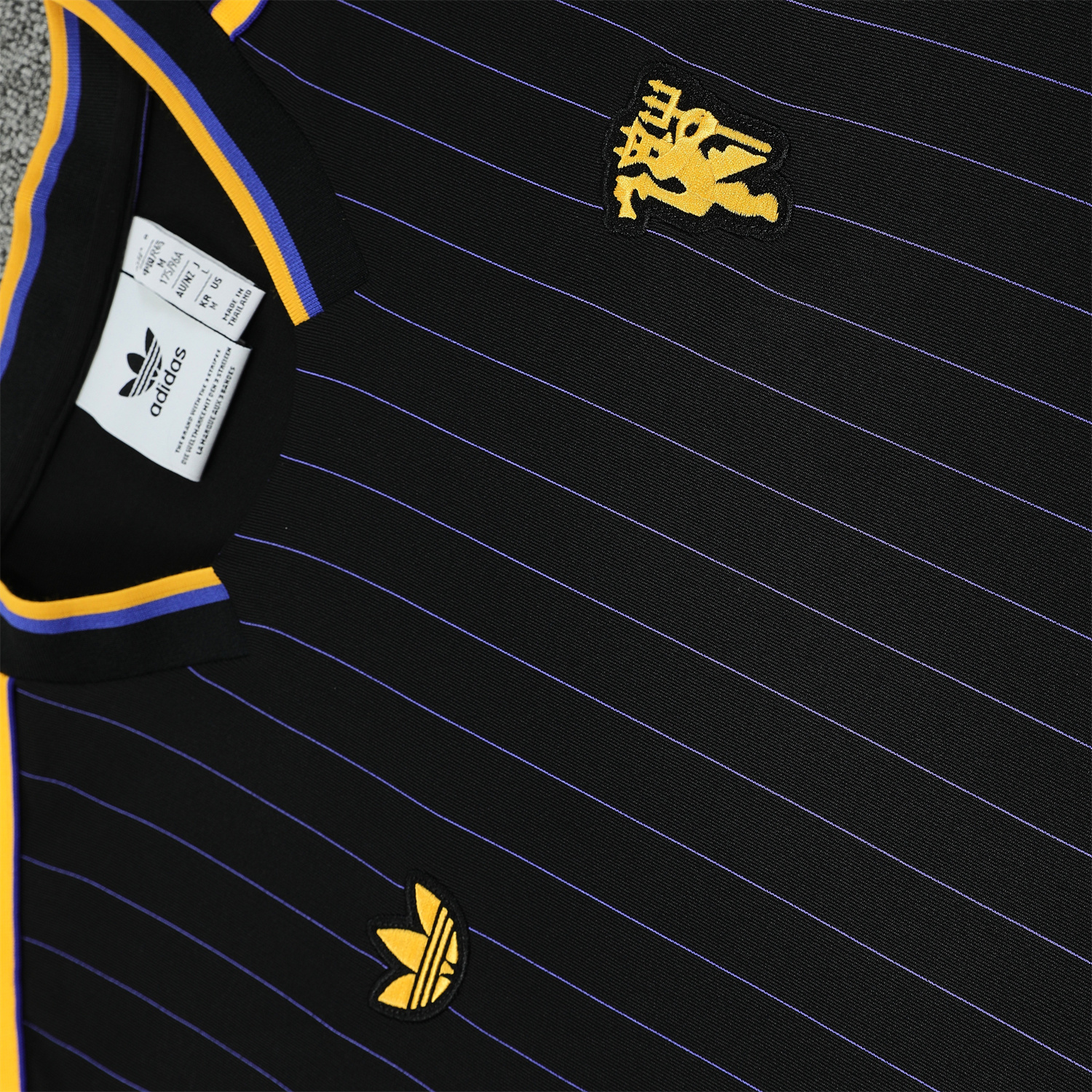 AlphaJersey-Manchester United 25-26 Trefoil Travel Short-Sleeve Training Set - Black Top & Black Shorts