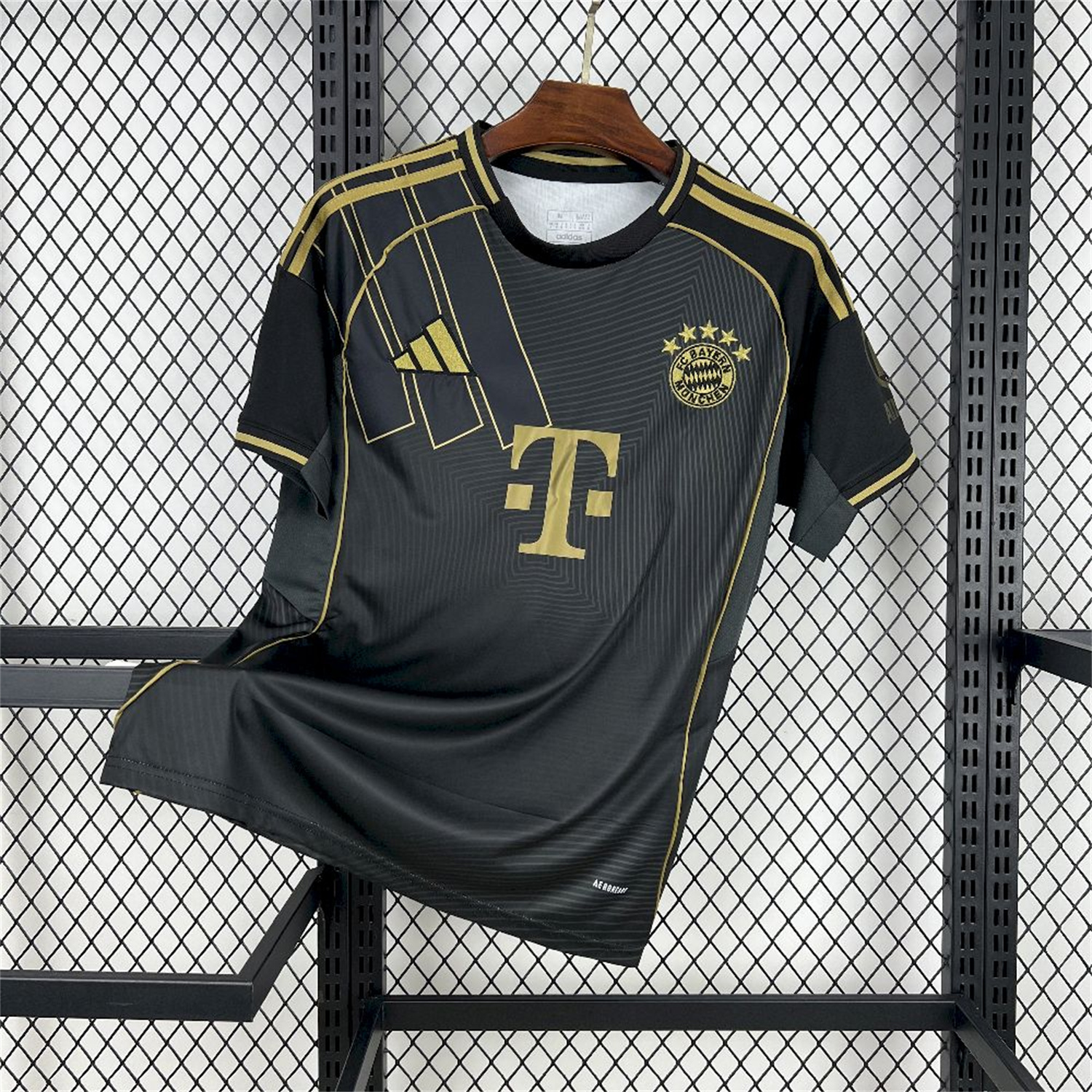 AlphaJersey-Bayern Munich 25-26 Black Gold Special Edition Jersey - Fans Version
