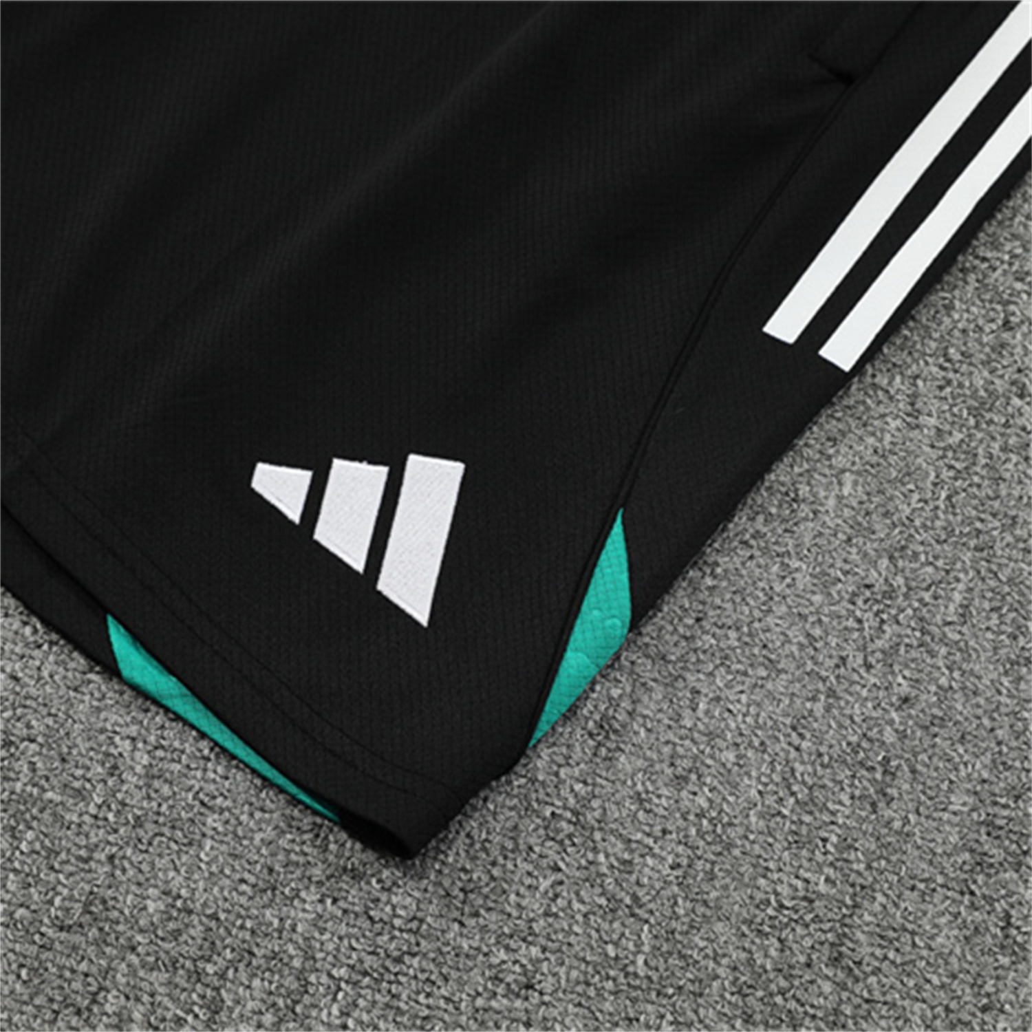 AlphaJersey-Liver.pool 25-26 Kids Short-Sleeve Training Set - Green Top & Black Shorts