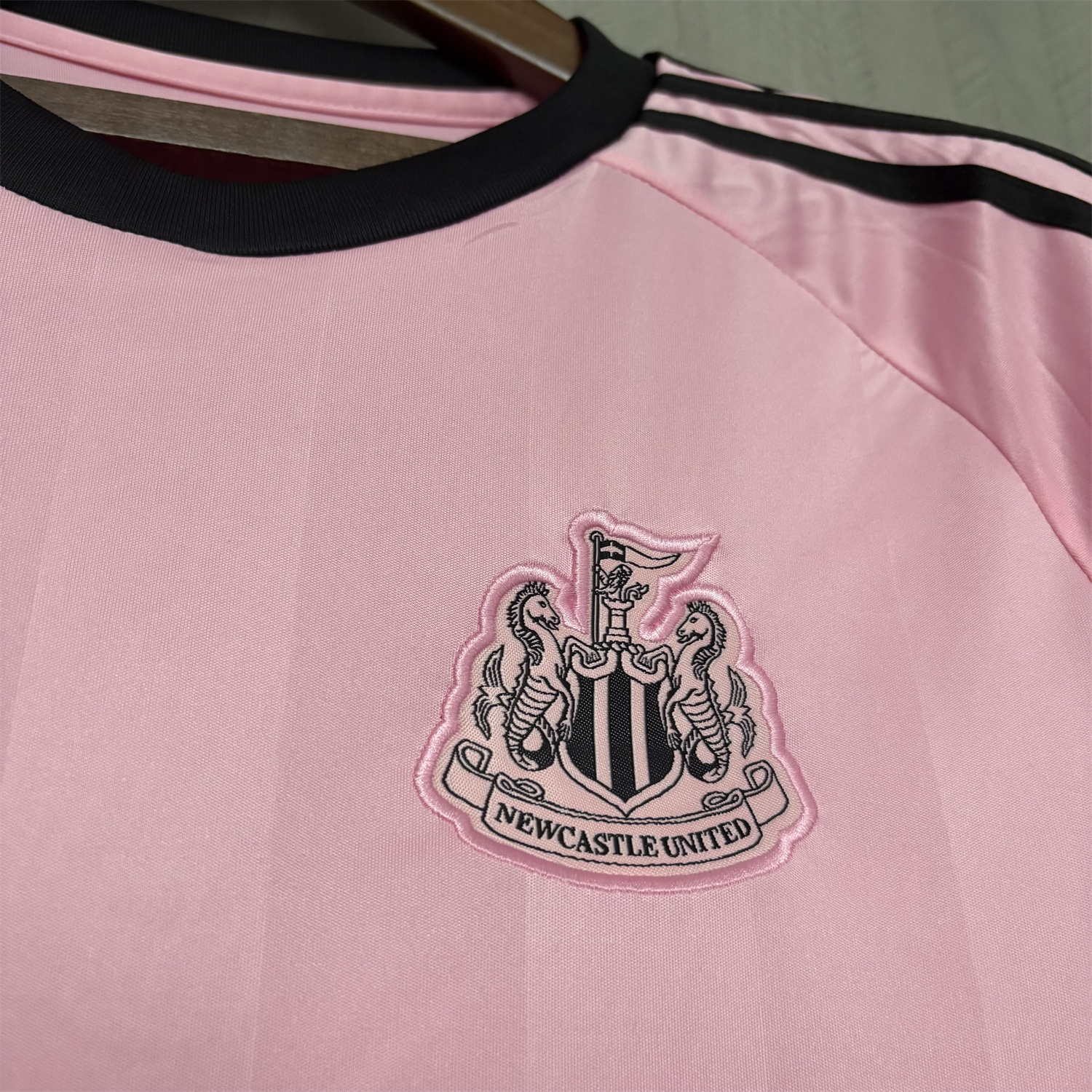 AlphaJersey-Newcastle United 25-26 Pink Special Jersey - Fans Version