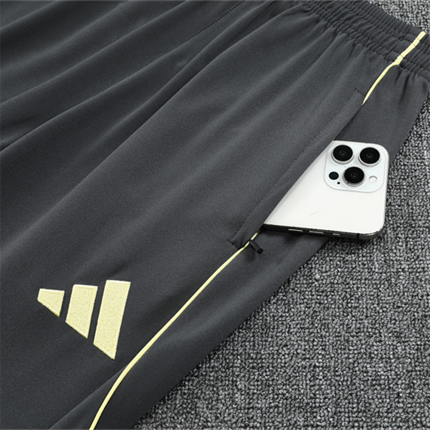 AlphaJersey-Real Madrid 25-26 Kid Long Sleeves Training Set - Yellow Top & Gray Pants