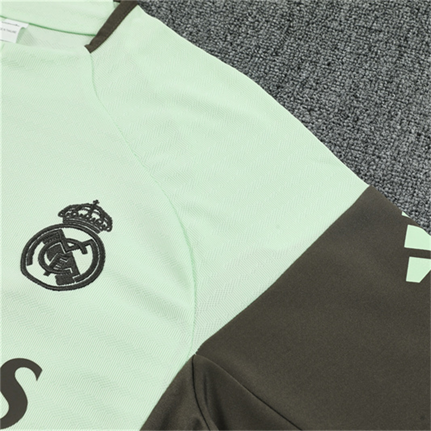 AlphaJersey-Real Madrid 25-26 Kids Long Sleeve Training Set - Player Version - Light Green Top and Khaki Pants