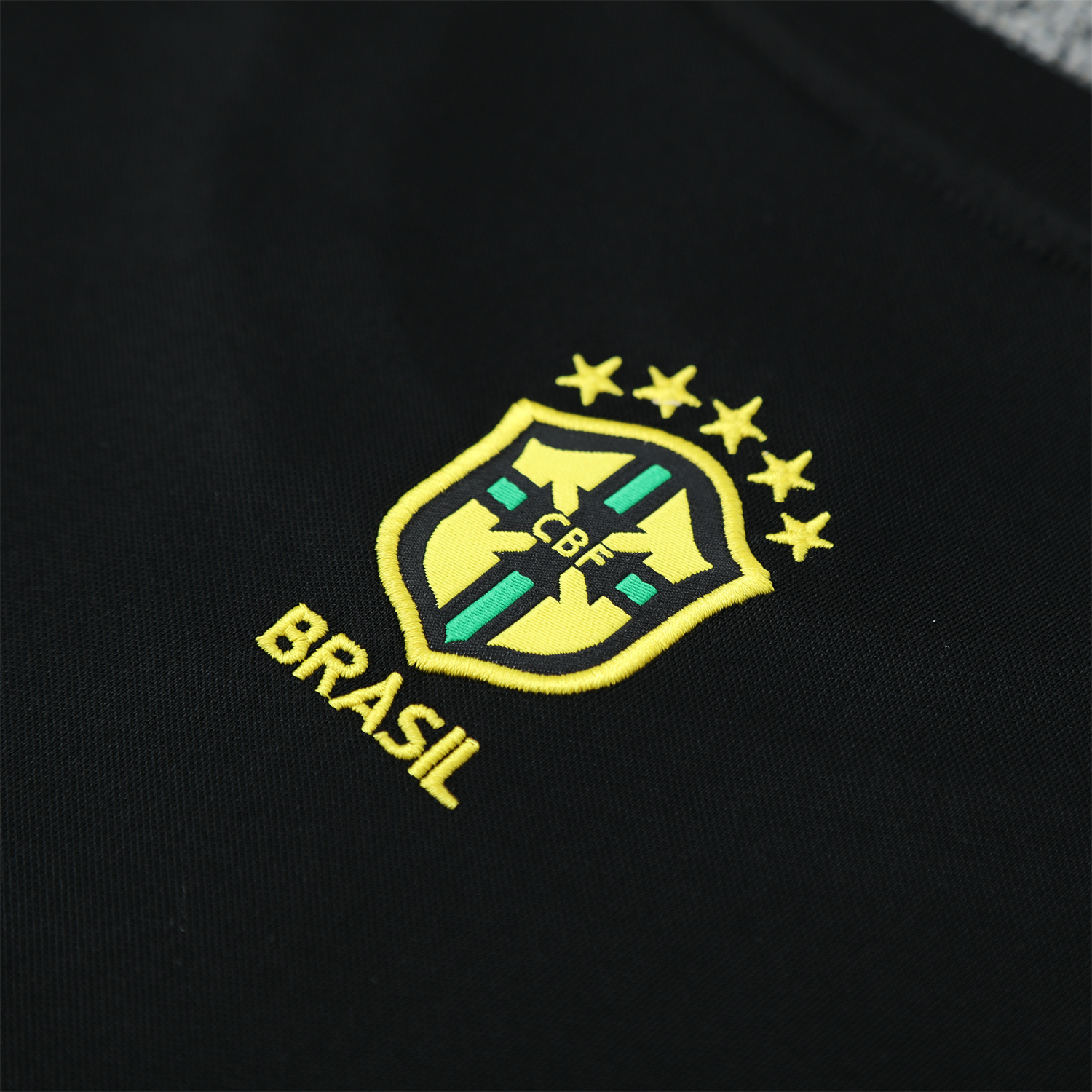 AlphaJersey-Brazil 25-26 Gray Jesus Statue Short-Sleeve Training Set - Gray Top & Black Shorts