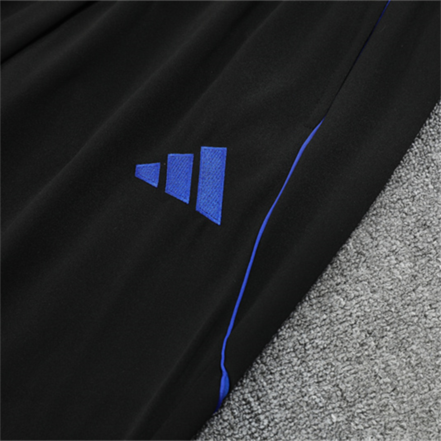 AlphaJersey-Real Madrid 25-26 Kids Long Sleeve Training Set - White Loong Black Blue Top and Black Pants
