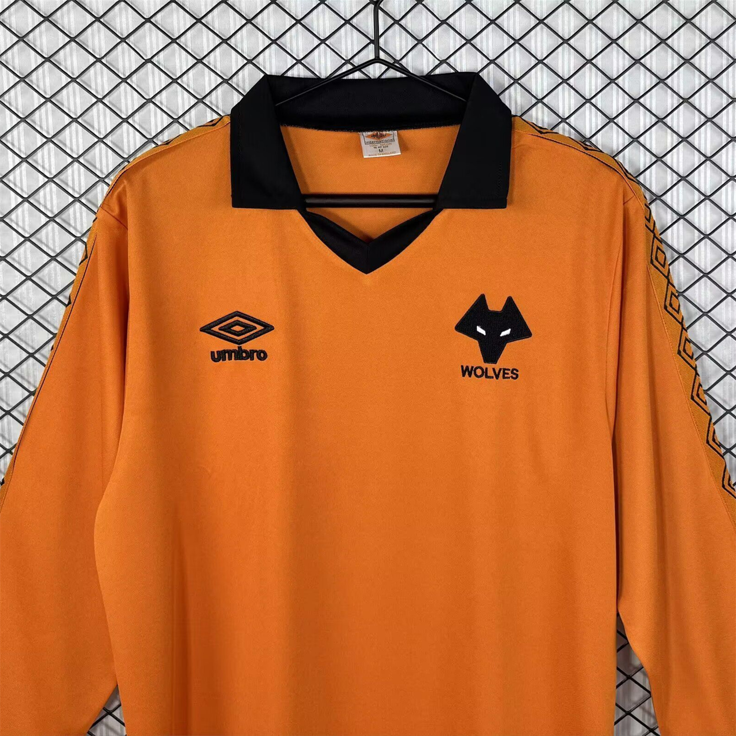 AlphaJersey-Retro Wolverhampton Wanderers Wolves 1979-82 Home Long Sleeves Jersey - Fans Version
