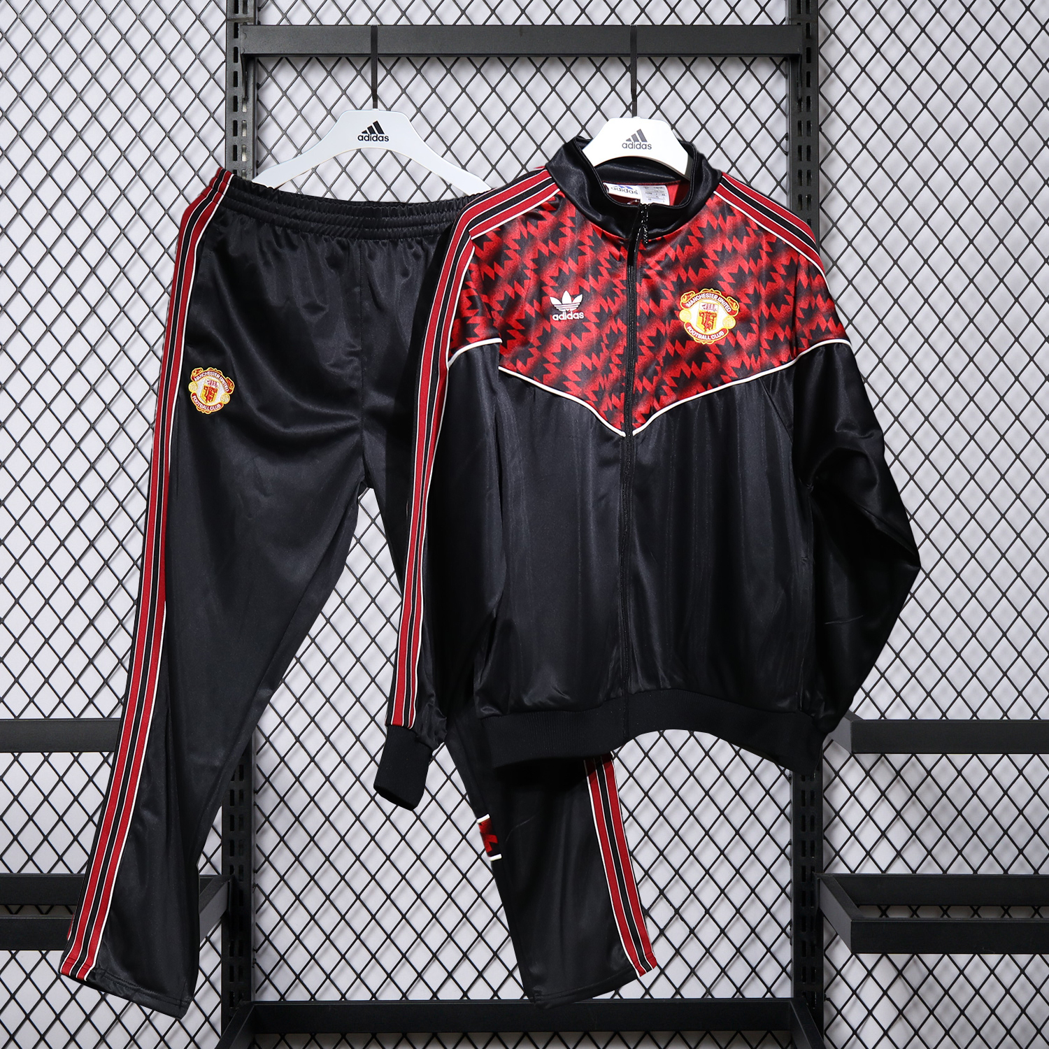 AlphaJersey-Manchester United 25-26 Training Set - Red Black Top and Black Pants