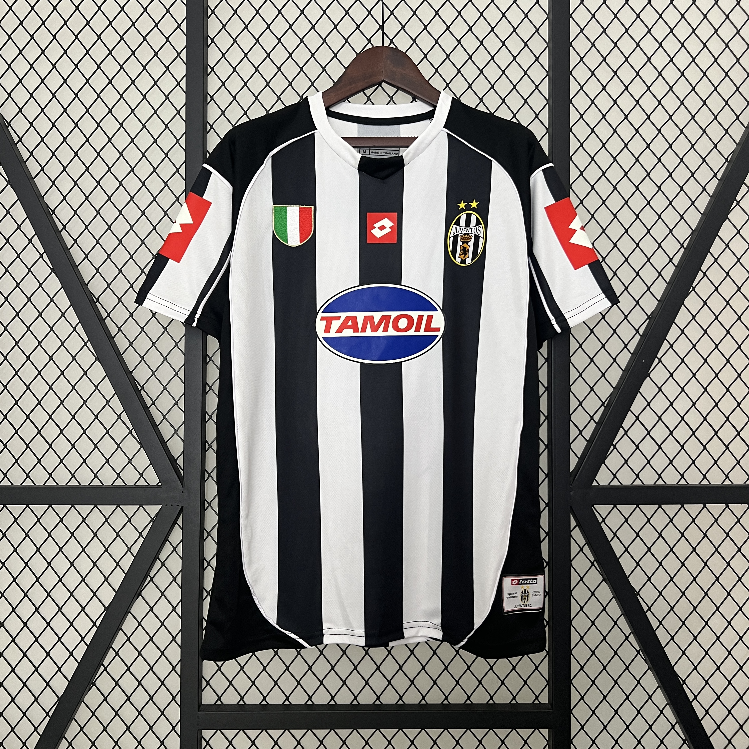 AlphaJersey-Retro Juventus 2002-03 European Home Jersey