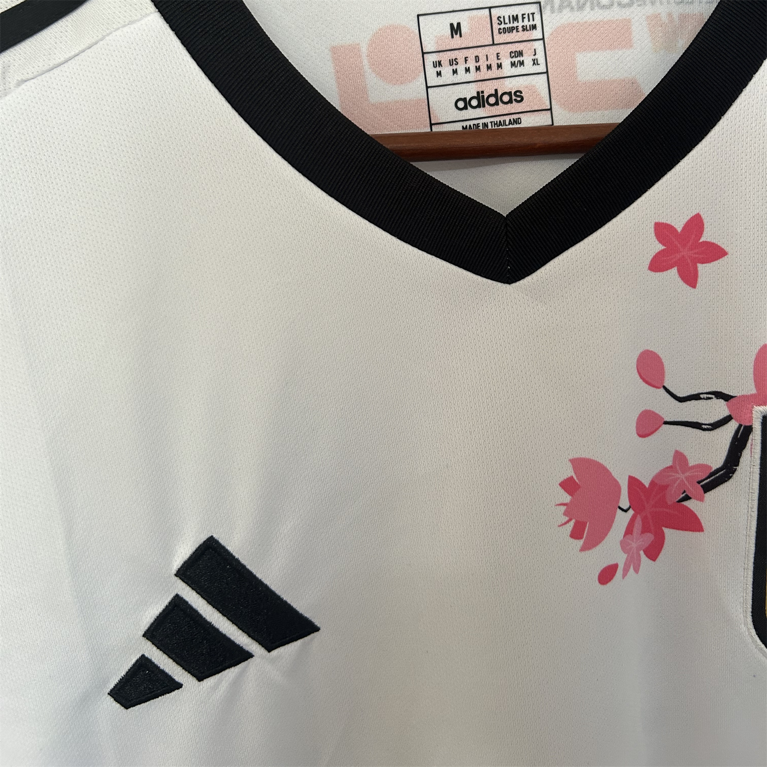 AlphaJersey-Japan 25-26 Conan Skateboarding Under The Cherry Blossom Tree White Special Jersey - Fans Version