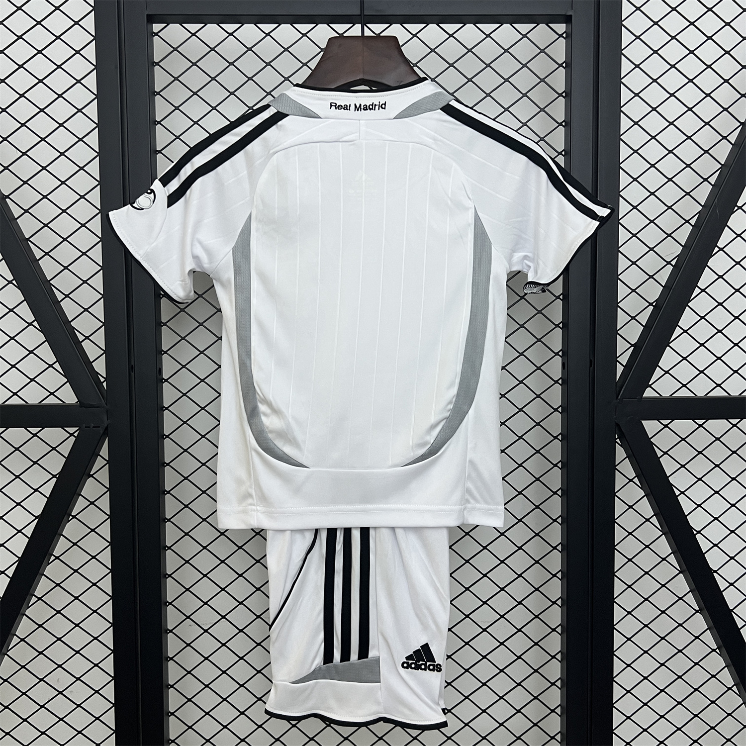 AlphaJersey-Retro Real Madrid 2006-07 Home Kids Kit